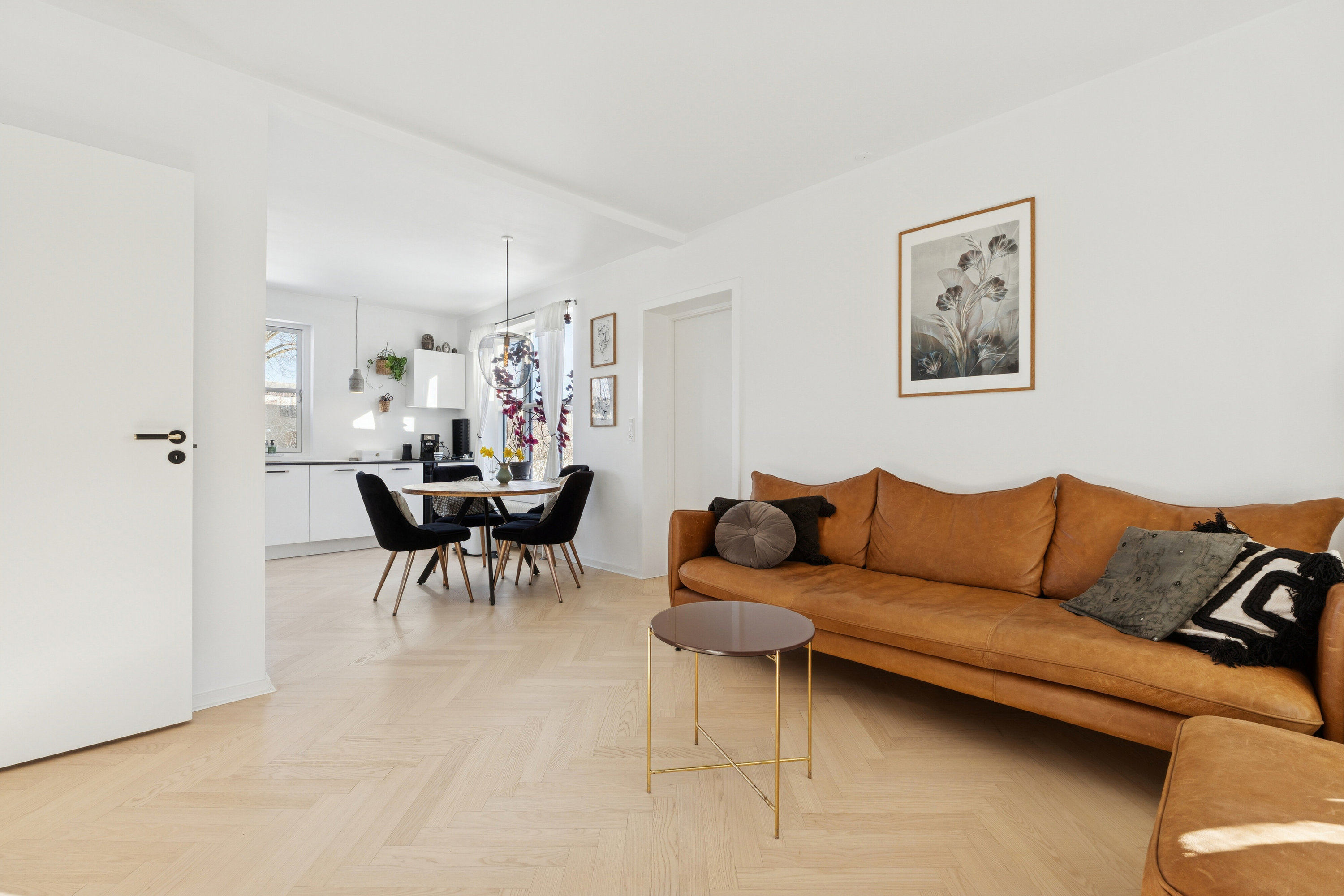 Fremhævet stue billede i fuldskærmstilstand. Billede af Nivå Stationsvej 13A, 2990 Nivå