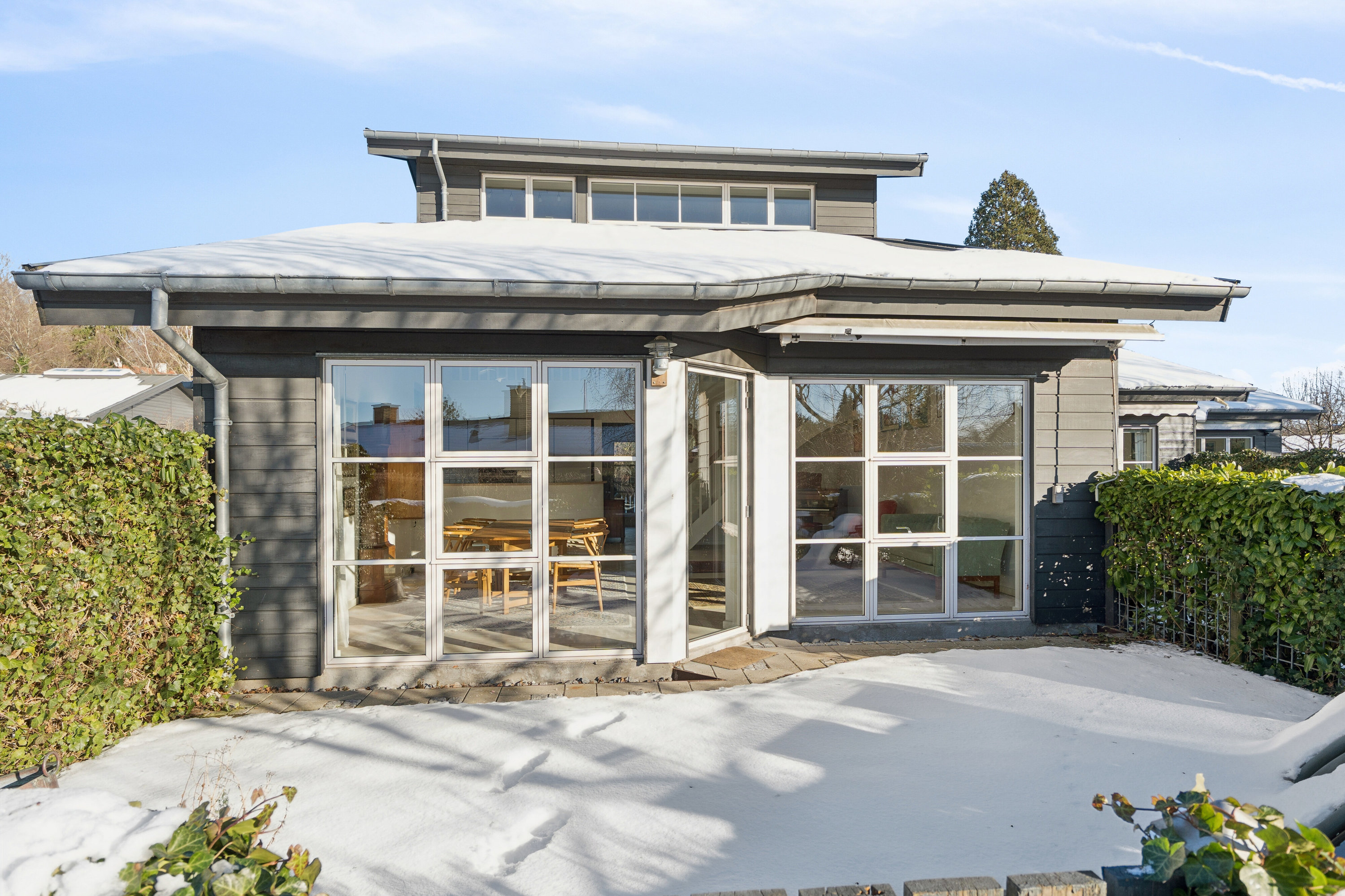 Fremhævet udendørs billede i fuldskærmstilstand. Billede af Trørødlund 9, Trørød, 2950 Vedbæk