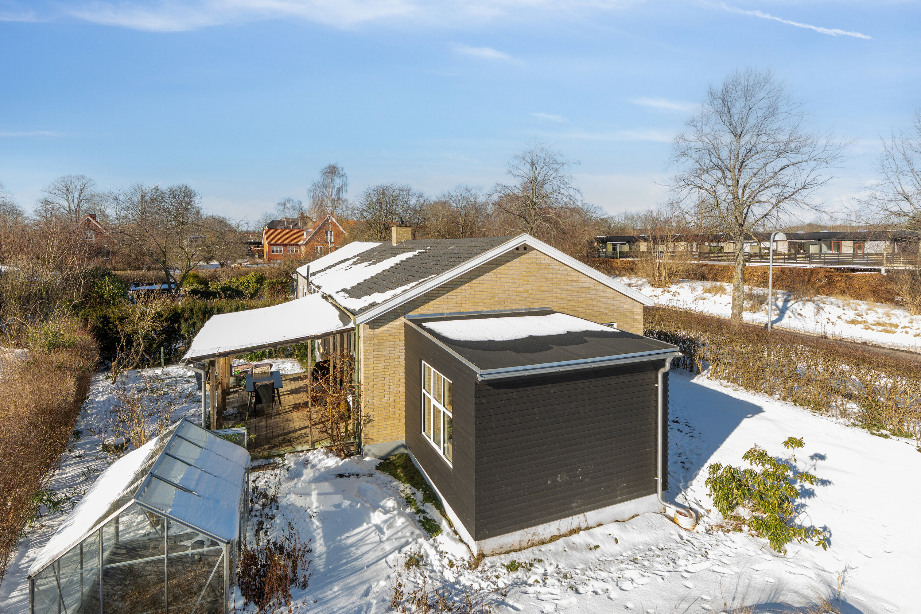 Fremhævet set fra haven billede i fuldskærmstilstand. Billede af Nivå Stationsvej 13A, 2990 Nivå