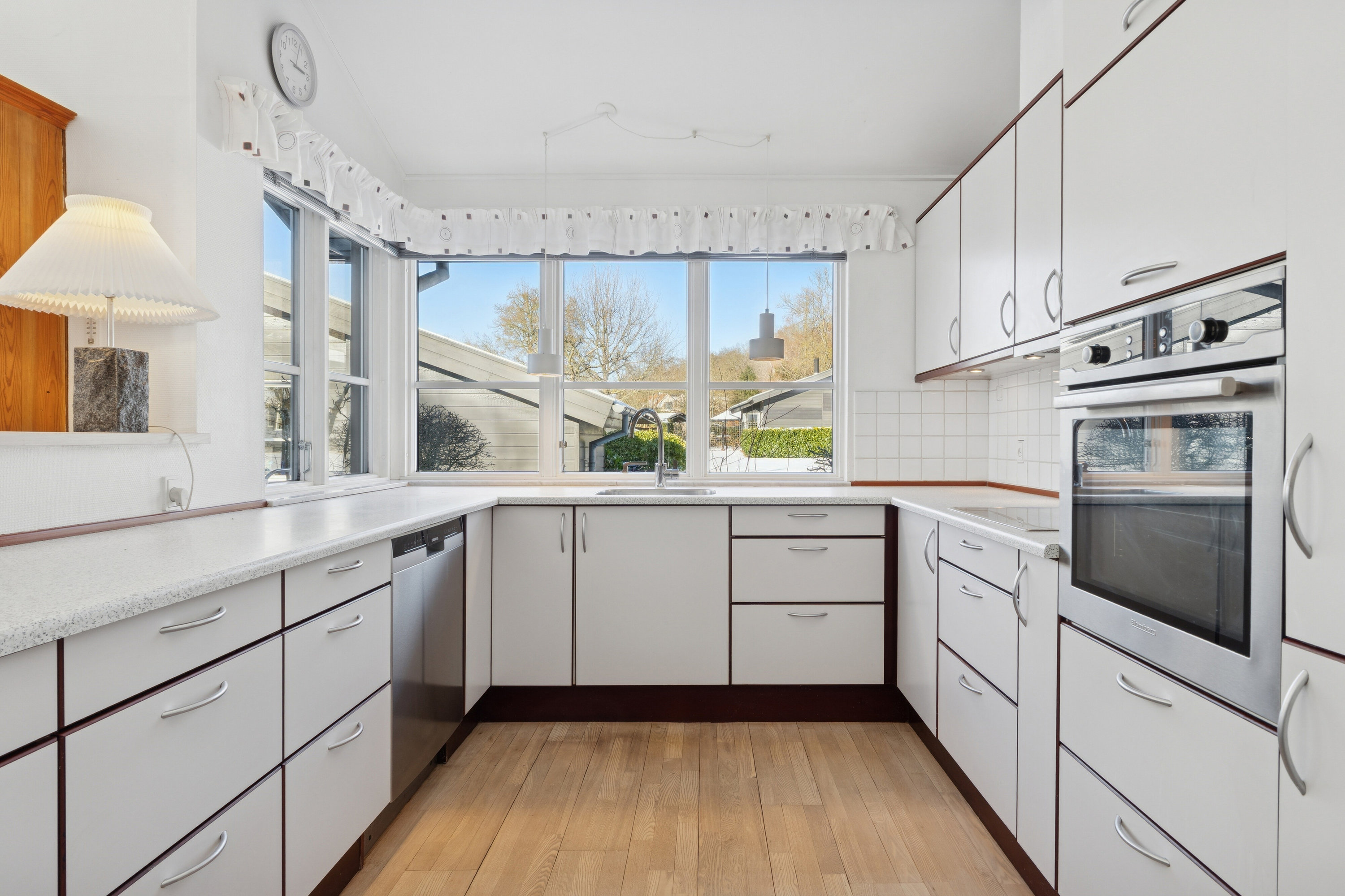 Fremhævet køkken billede i fuldskærmstilstand. Billede af Trørødlund 9, Trørød, 2950 Vedbæk