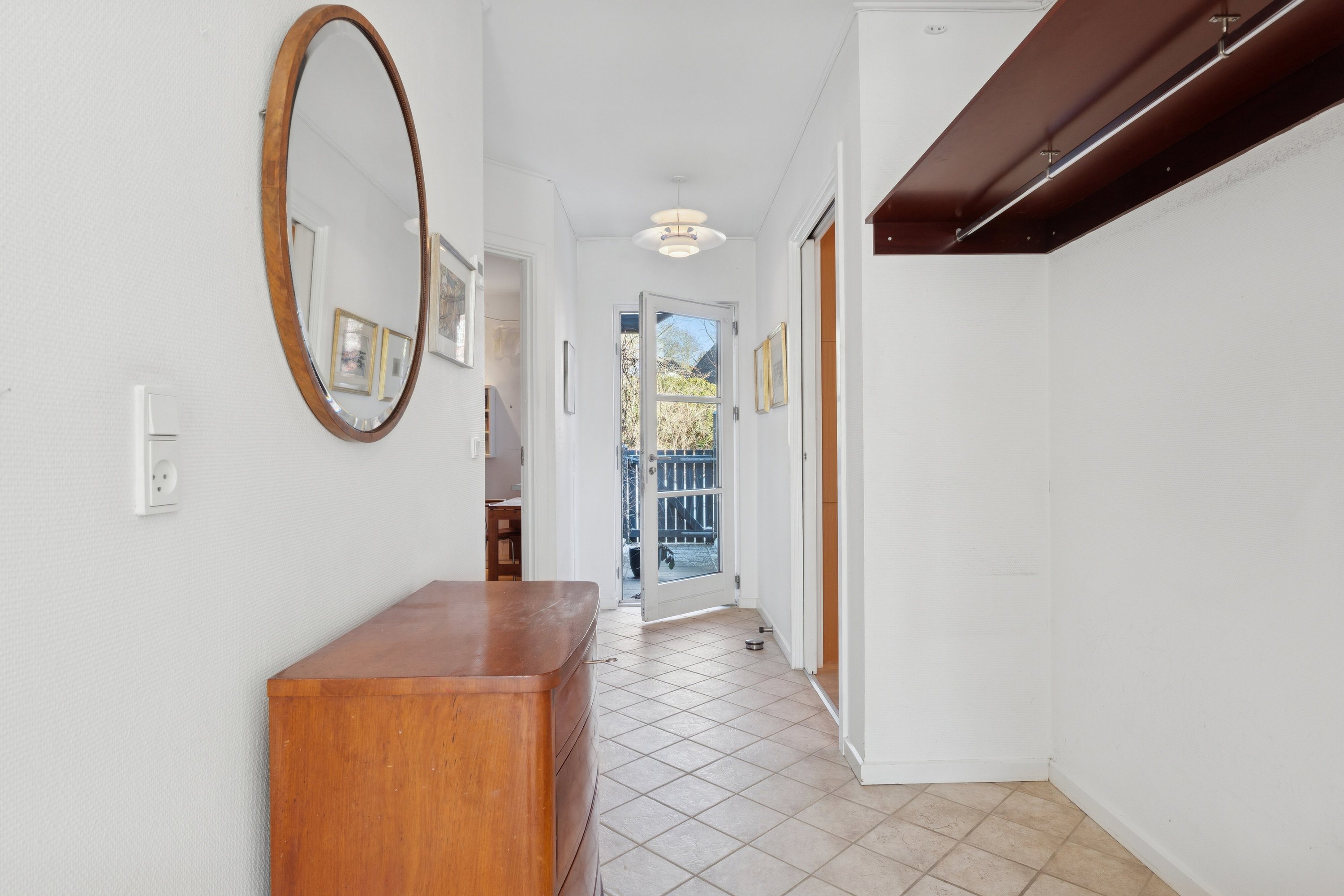 Fremhævet gang billede i fuldskærmstilstand. Billede af Trørødlund 9, Trørød, 2950 Vedbæk