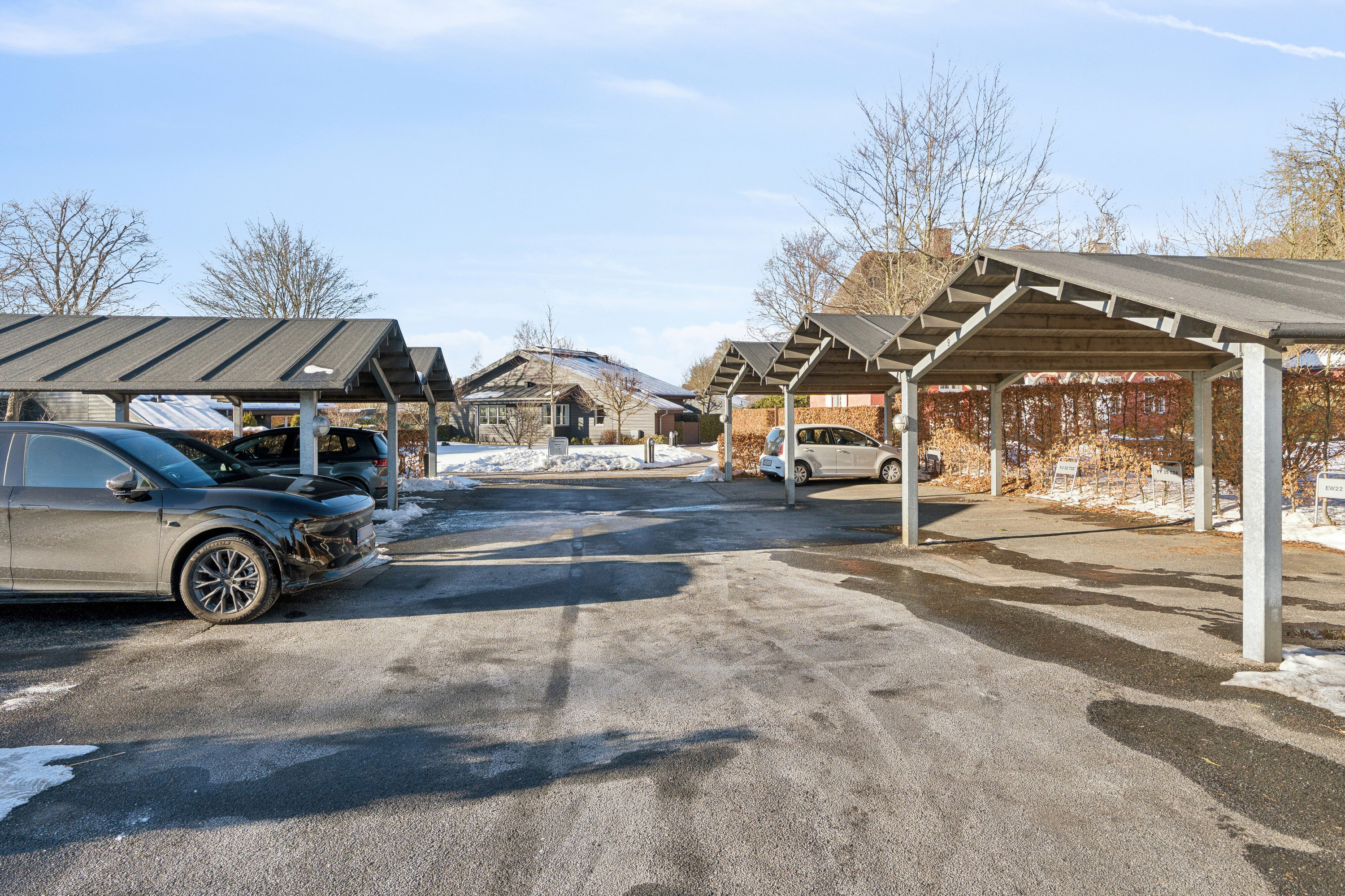 Fremhævet set fra vejen billede i fuldskærmstilstand. Billede af Trørødlund 9, Trørød, 2950 Vedbæk