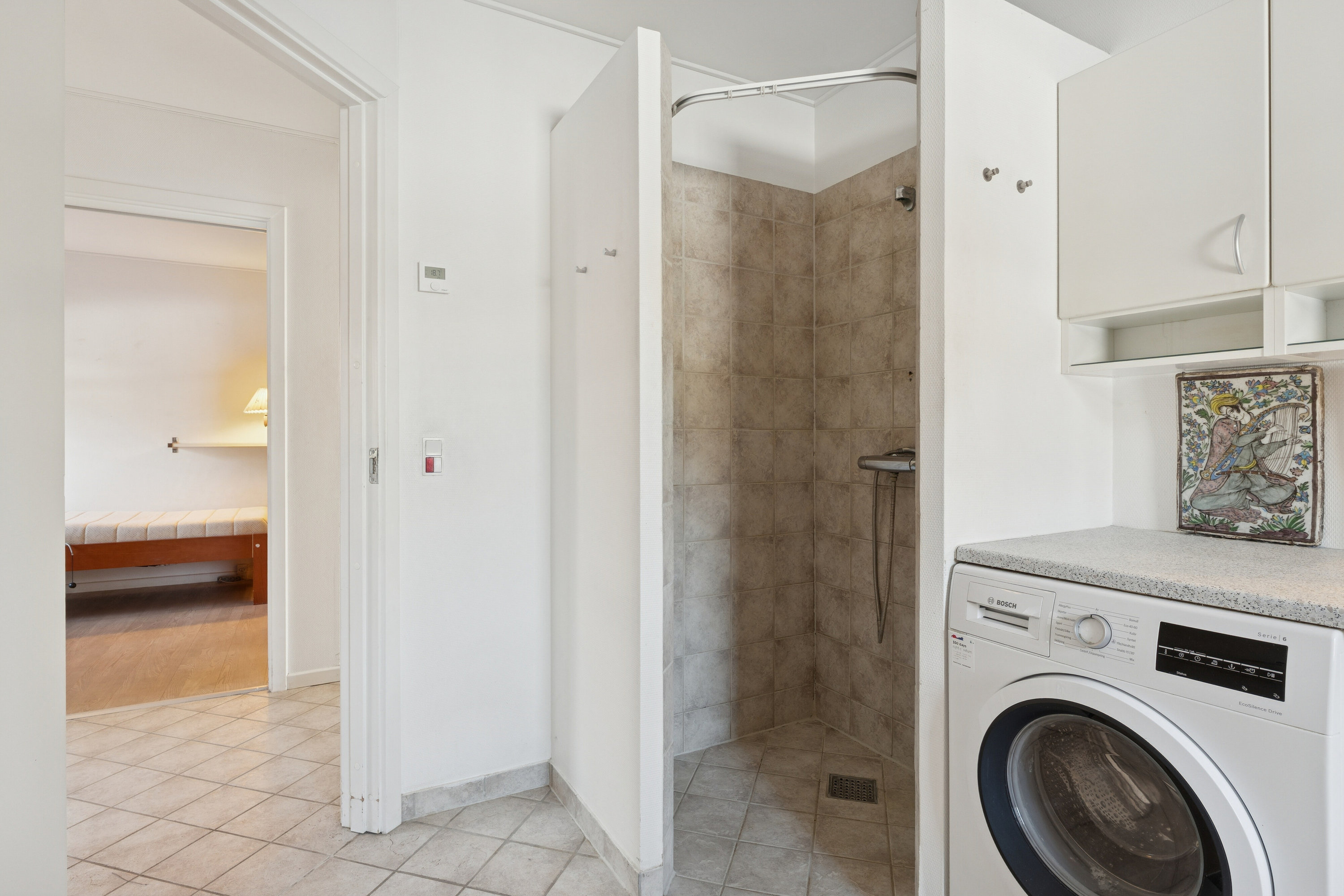 Fremhævet badeværelse billede i fuldskærmstilstand. Billede af Trørødlund 9, Trørød, 2950 Vedbæk