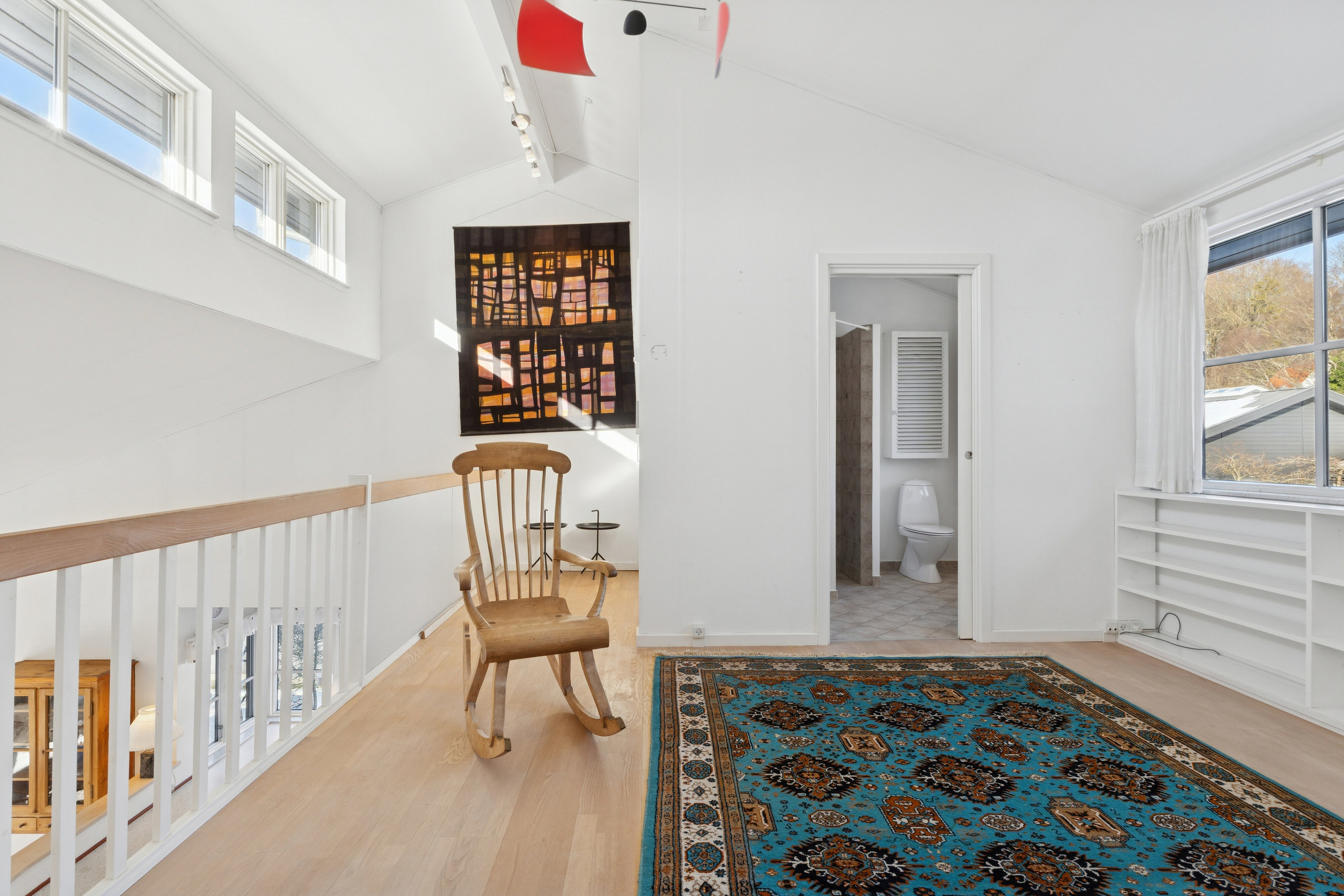 Fremhævet stue 1. sal billede i fuldskærmstilstand. Billede af Trørødlund 9, Trørød, 2950 Vedbæk