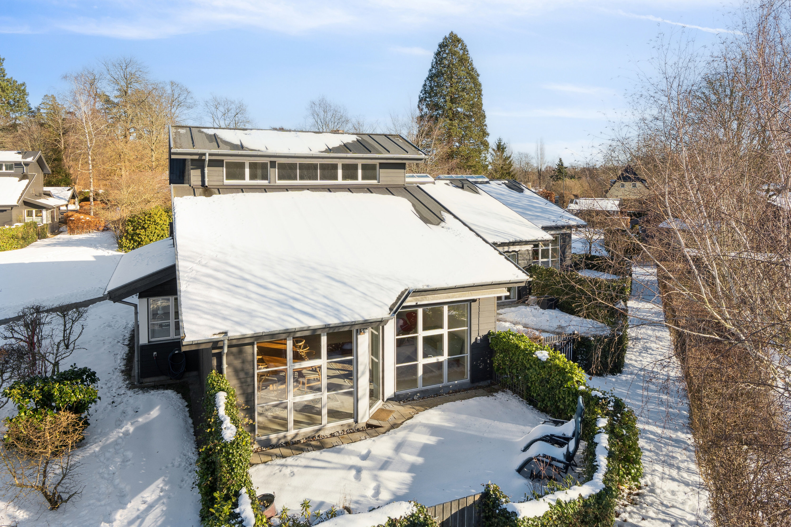 Fremhævet set udefra billede i fuldskærmstilstand. Billede af Trørødlund 9, Trørød, 2950 Vedbæk