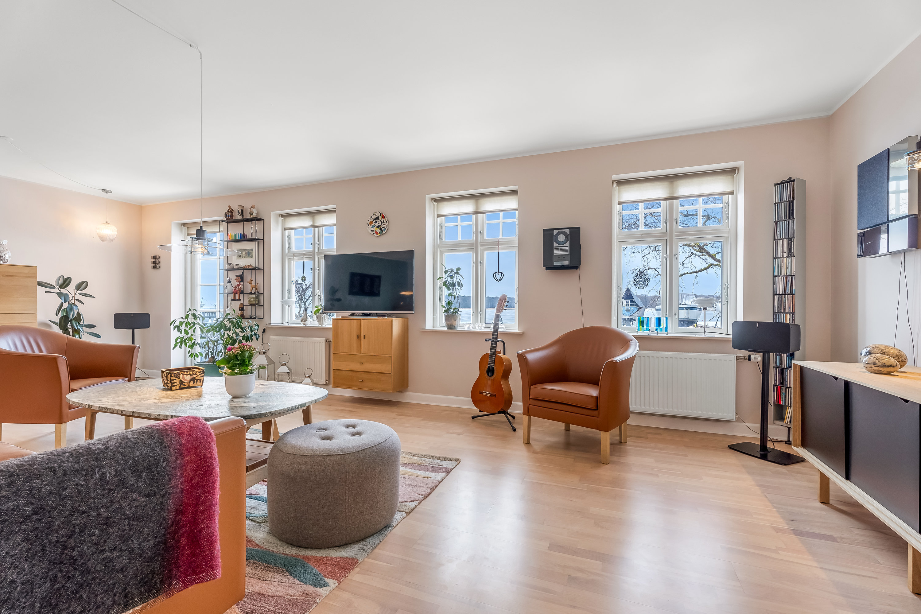 Fremhævet stue billede i fuldskærmstilstand. Billede af Strandvejen 77, 4880 Nysted