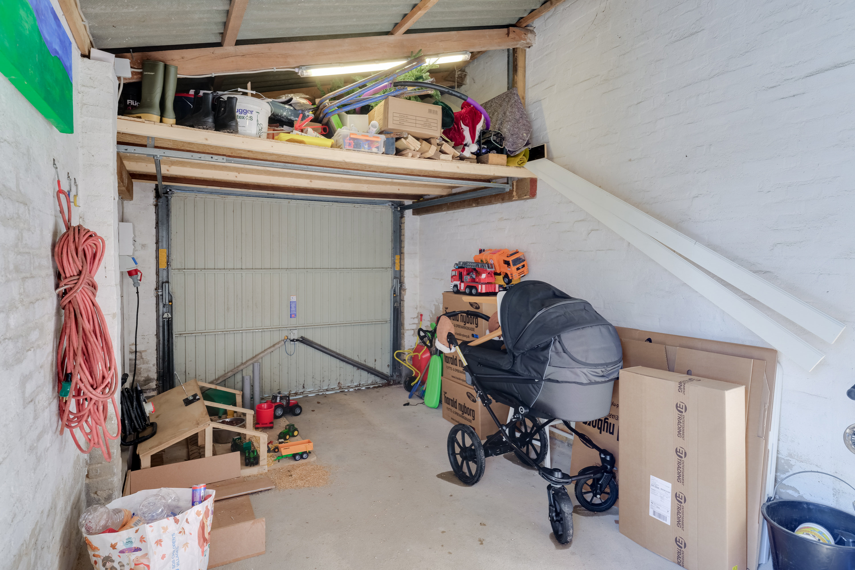 Fremhævet garage billede i fuldskærmstilstand. Billede af Skrillingevej 12, Skrillinge, 5500 Middelfart