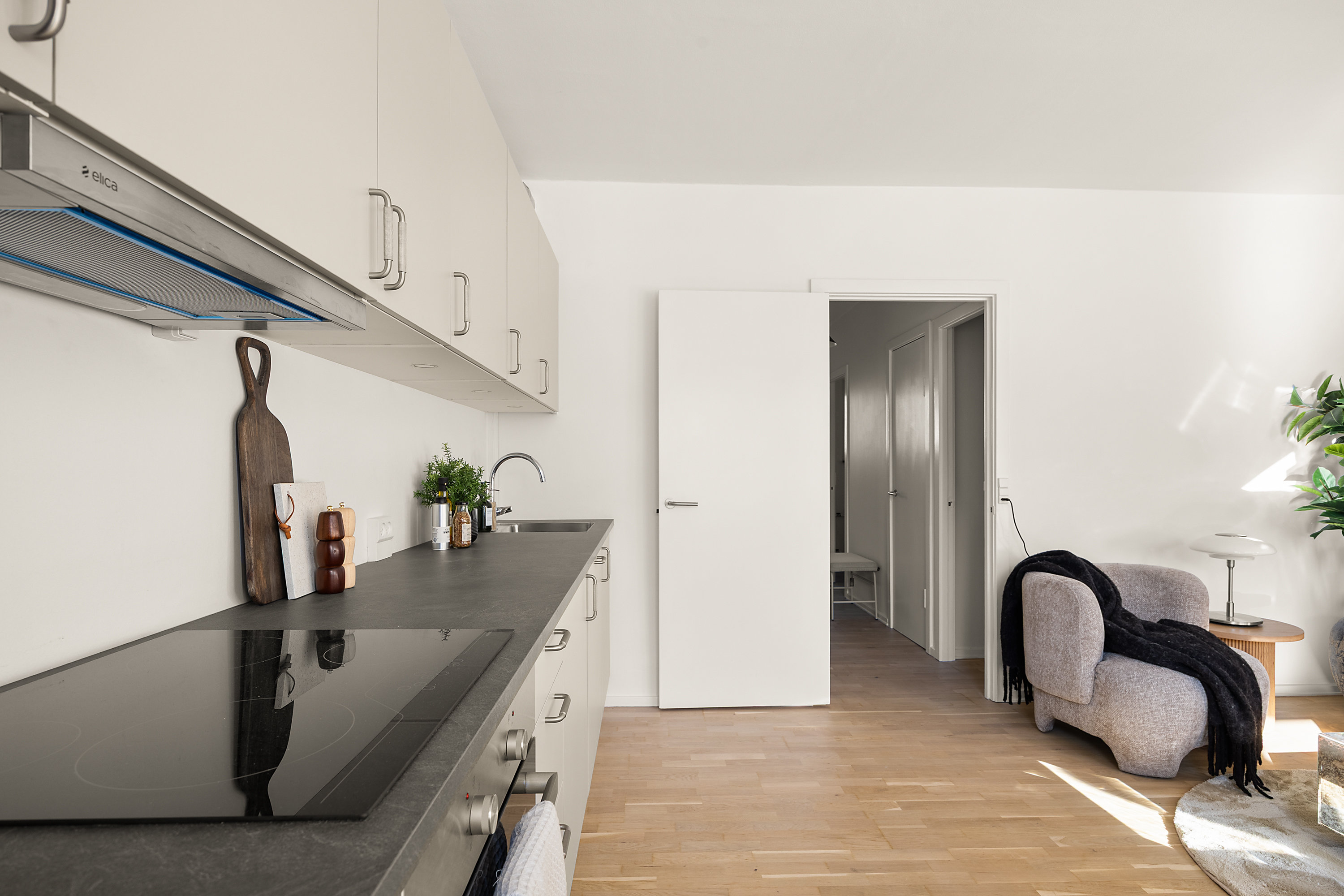 Fremhævet køkken billede i fuldskærmstilstand. Billede af Stubmøllevej 1, 1. 103., 2450 København SV