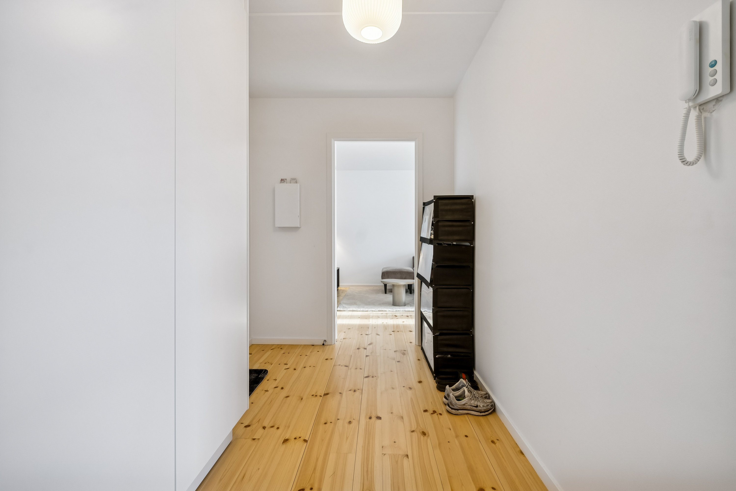 Fremhævet gang billede i fuldskærmstilstand. Billede af Jens Lillelunds Vej 3, 2. mf., 2920 Charlottenlund