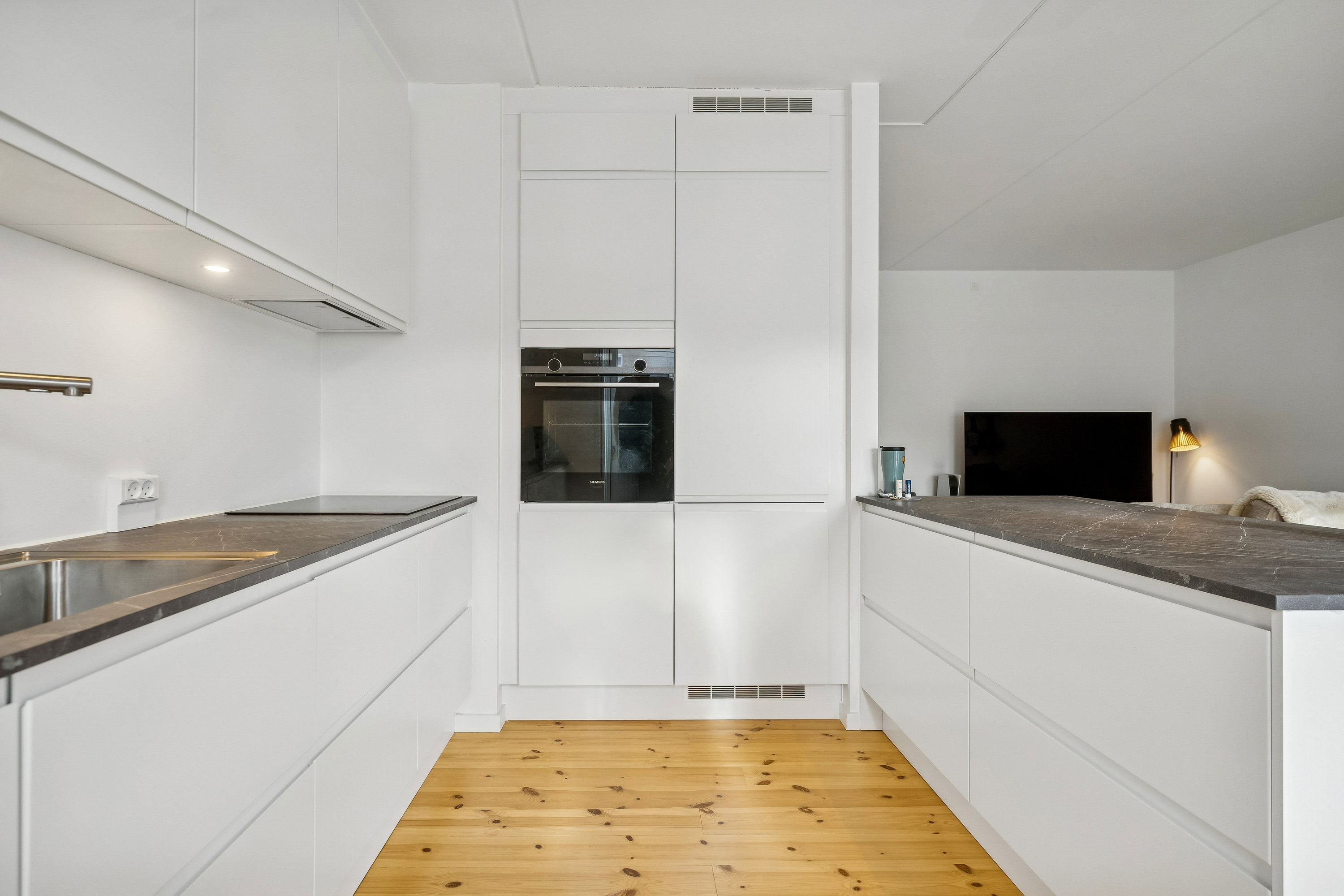 Fremhævet køkken billede i fuldskærmstilstand. Billede af Jens Lillelunds Vej 3, 2. mf., 2920 Charlottenlund