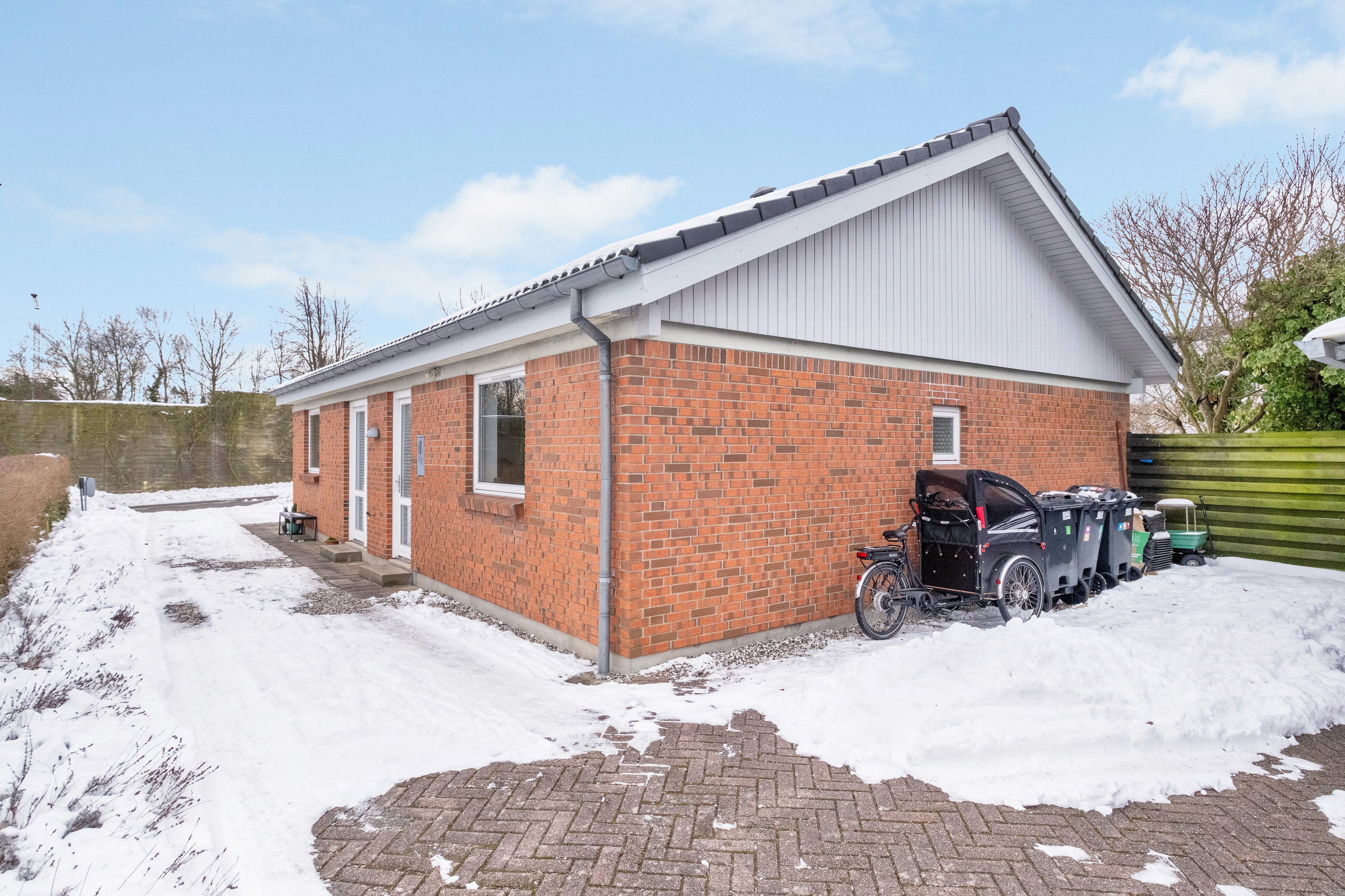 Fremhævet facade billede i fuldskærmstilstand. Billede af Besservej 17A, 8240 Risskov