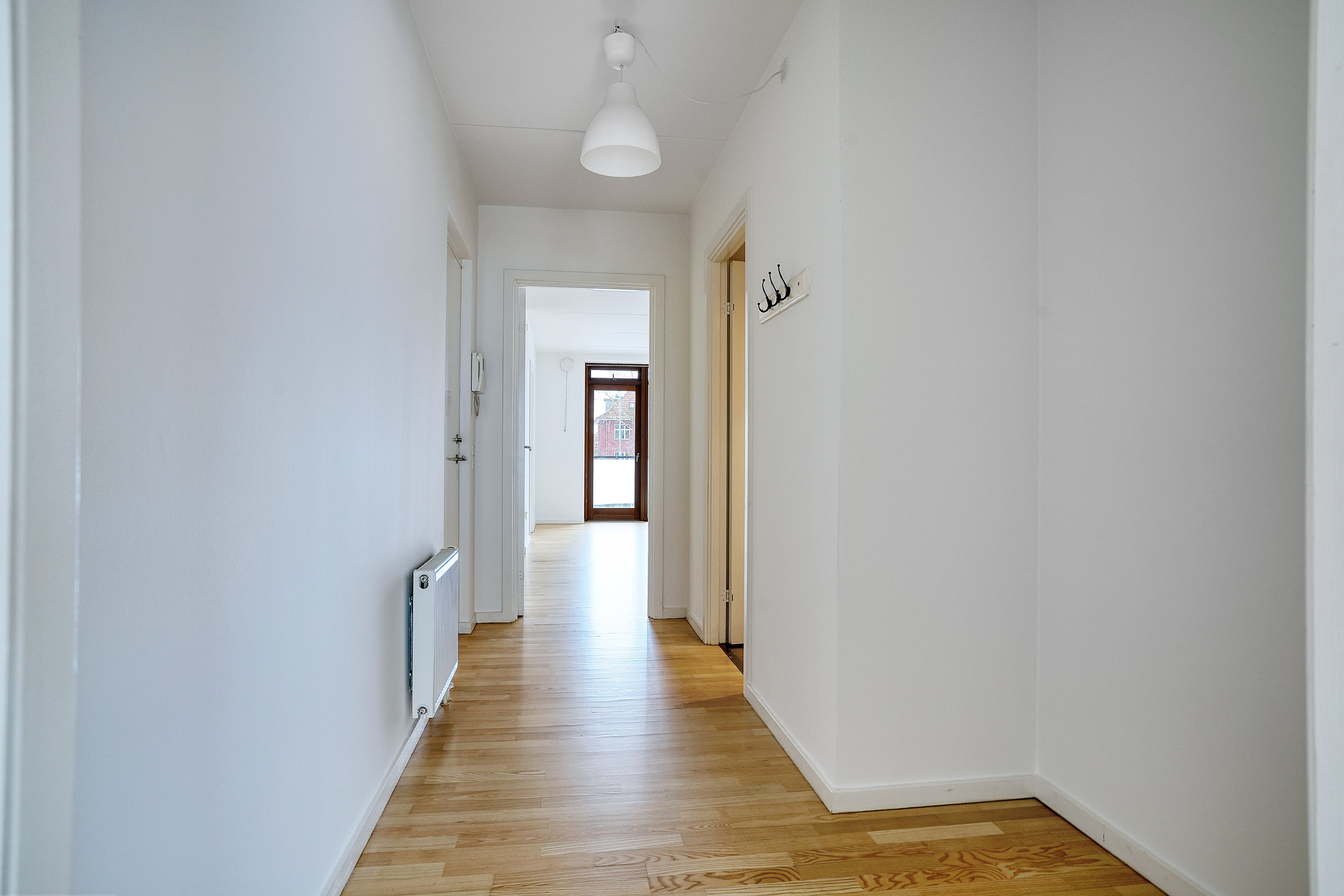 Fremhævet entré billede i fuldskærmstilstand. Billede af Mathilde Parken 23, 2. tv., 3400 Hillerød