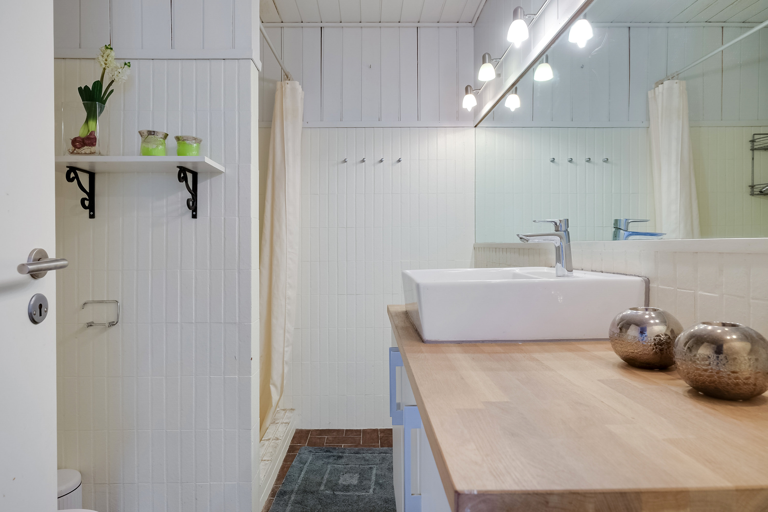 Fremhævet badeværelse billede i fuldskærmstilstand. Billede af Krokusvænget 3, 5540 Ullerslev