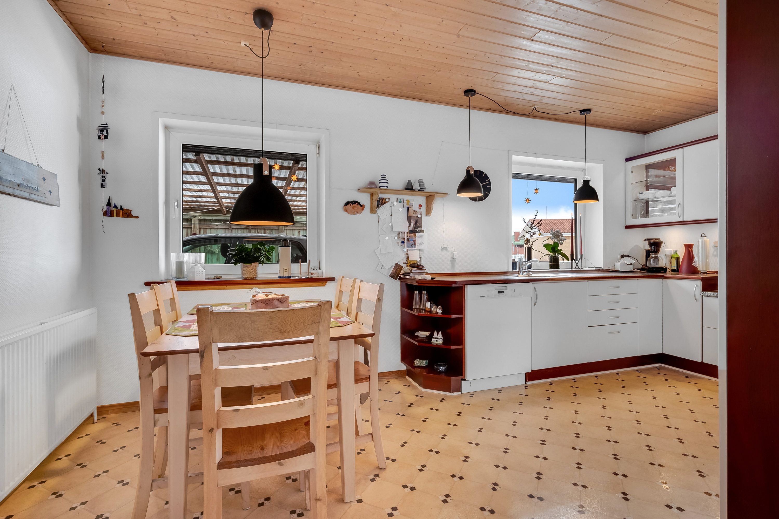 Fremhævet køkken alrum billede i fuldskærmstilstand. Billede af Baunevej 6, 6960 Hvide Sande