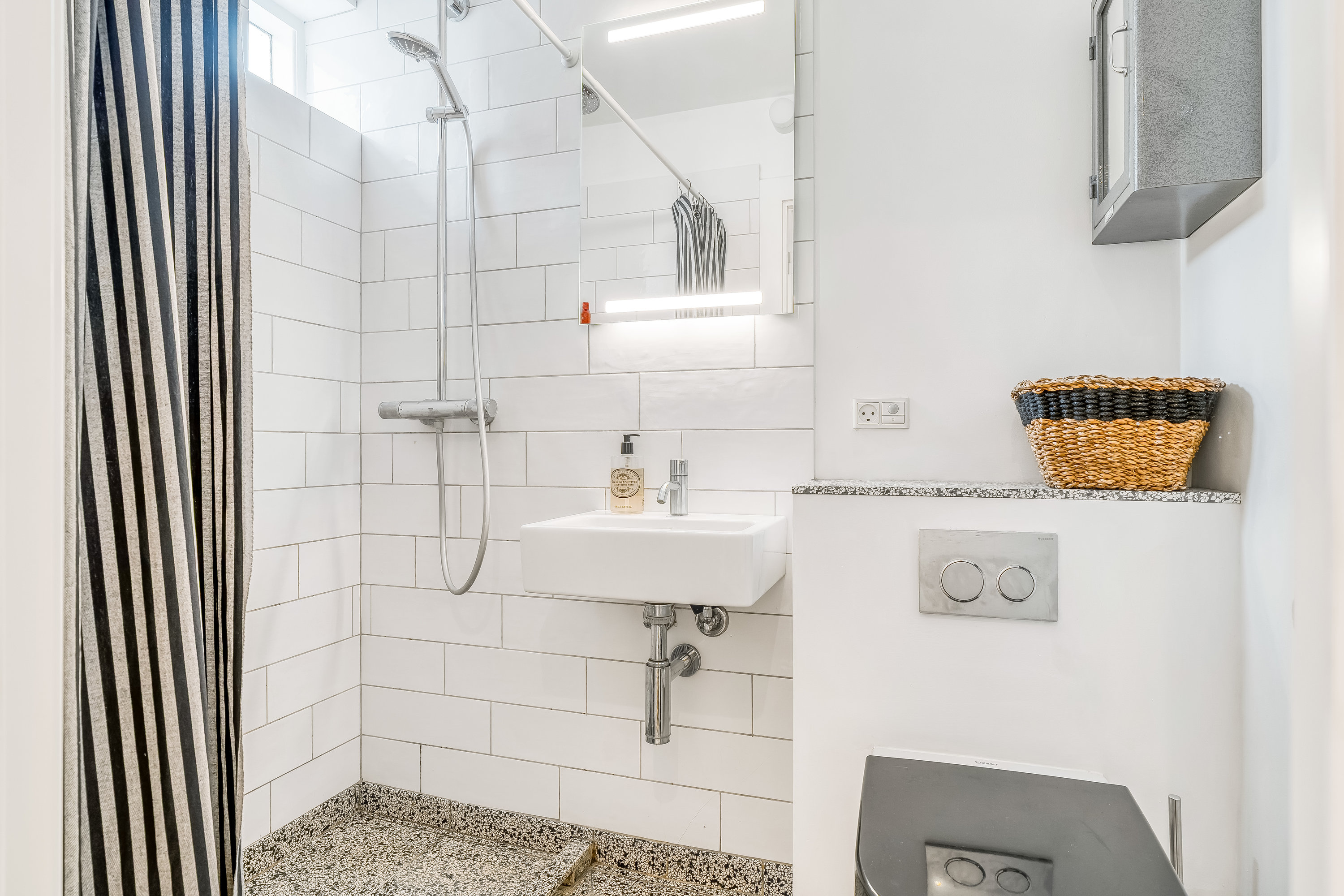 Fremhævet badeværelse billede i fuldskærmstilstand. Billede af Ringerbakken 35, 2830 Virum