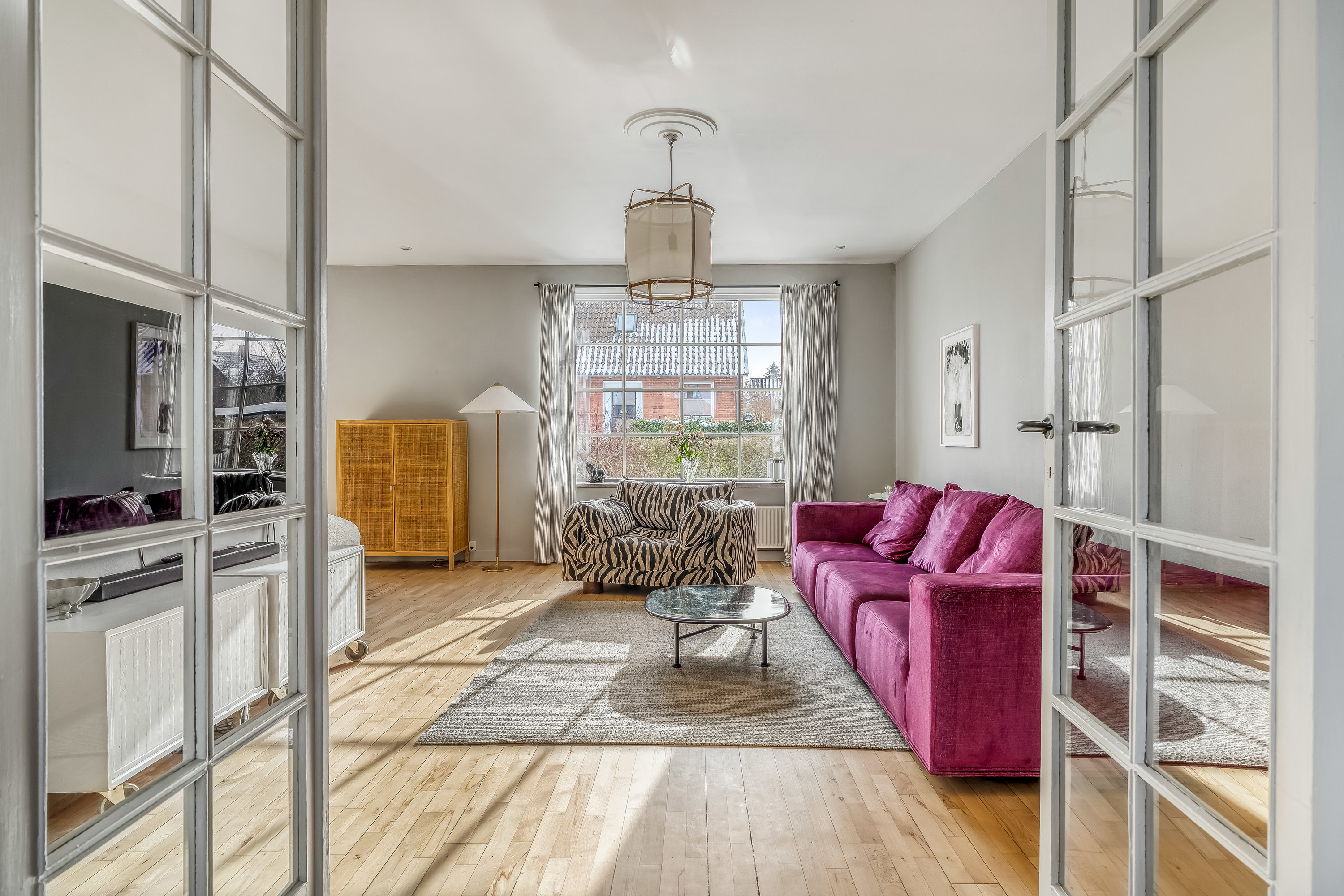 Fremhævet stue billede i fuldskærmstilstand. Billede af Ringerbakken 35, 2830 Virum