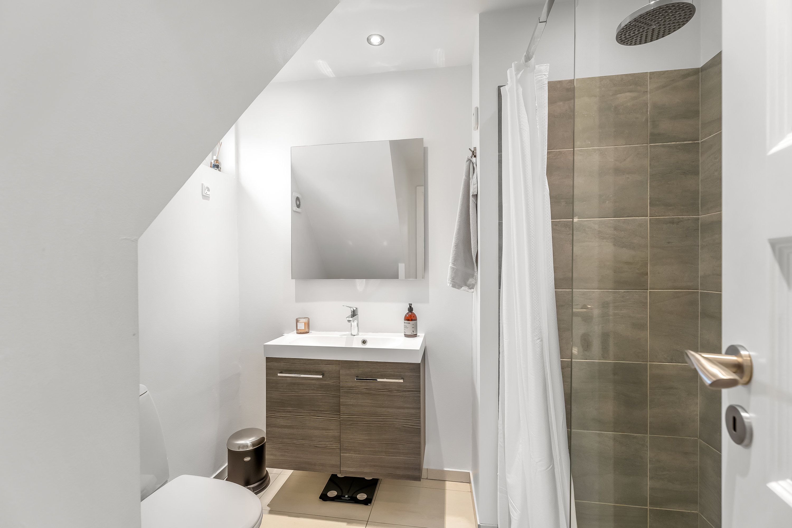 Fremhævet badeværelse billede i fuldskærmstilstand. Billede af Monradsgade 5, 4800 Nykøbing F