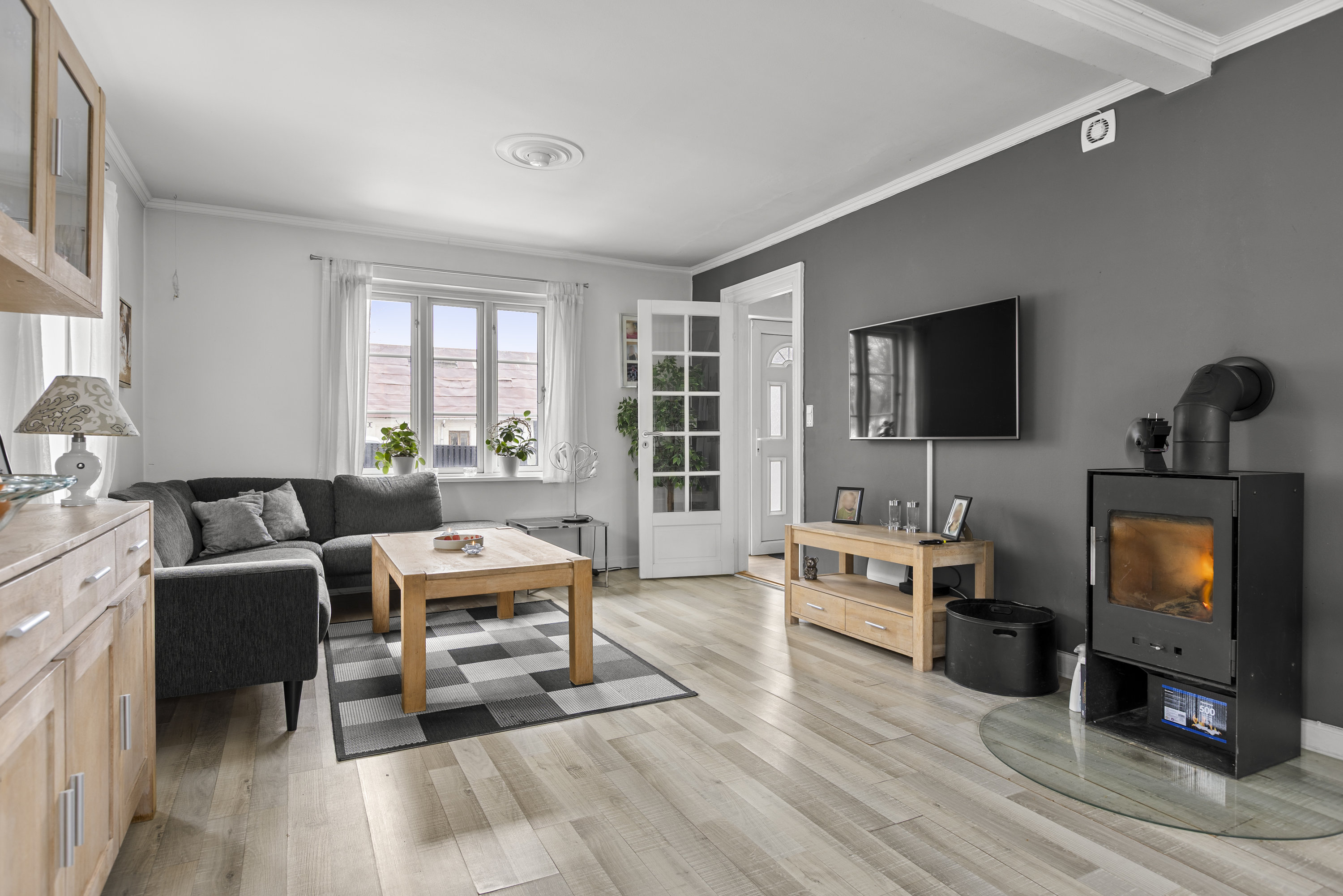 Fremhævet stue billede i fuldskærmstilstand. Billede af Sandbyvej 62, Sandby, 4171 Glumsø