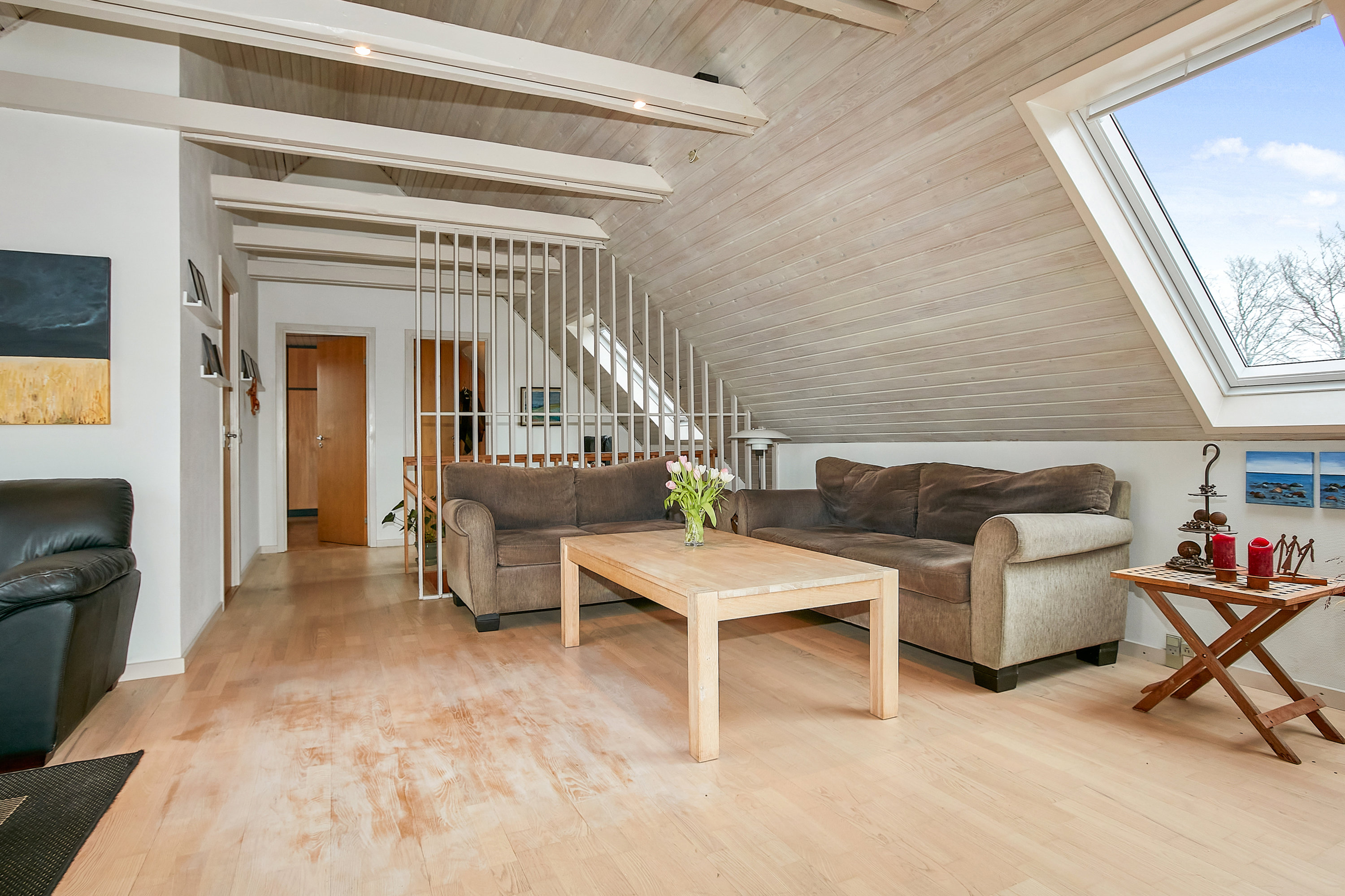 Fremhævet stue 1. sal billede i fuldskærmstilstand. Billede af Søndervænget 73, 8732 Hovedgård