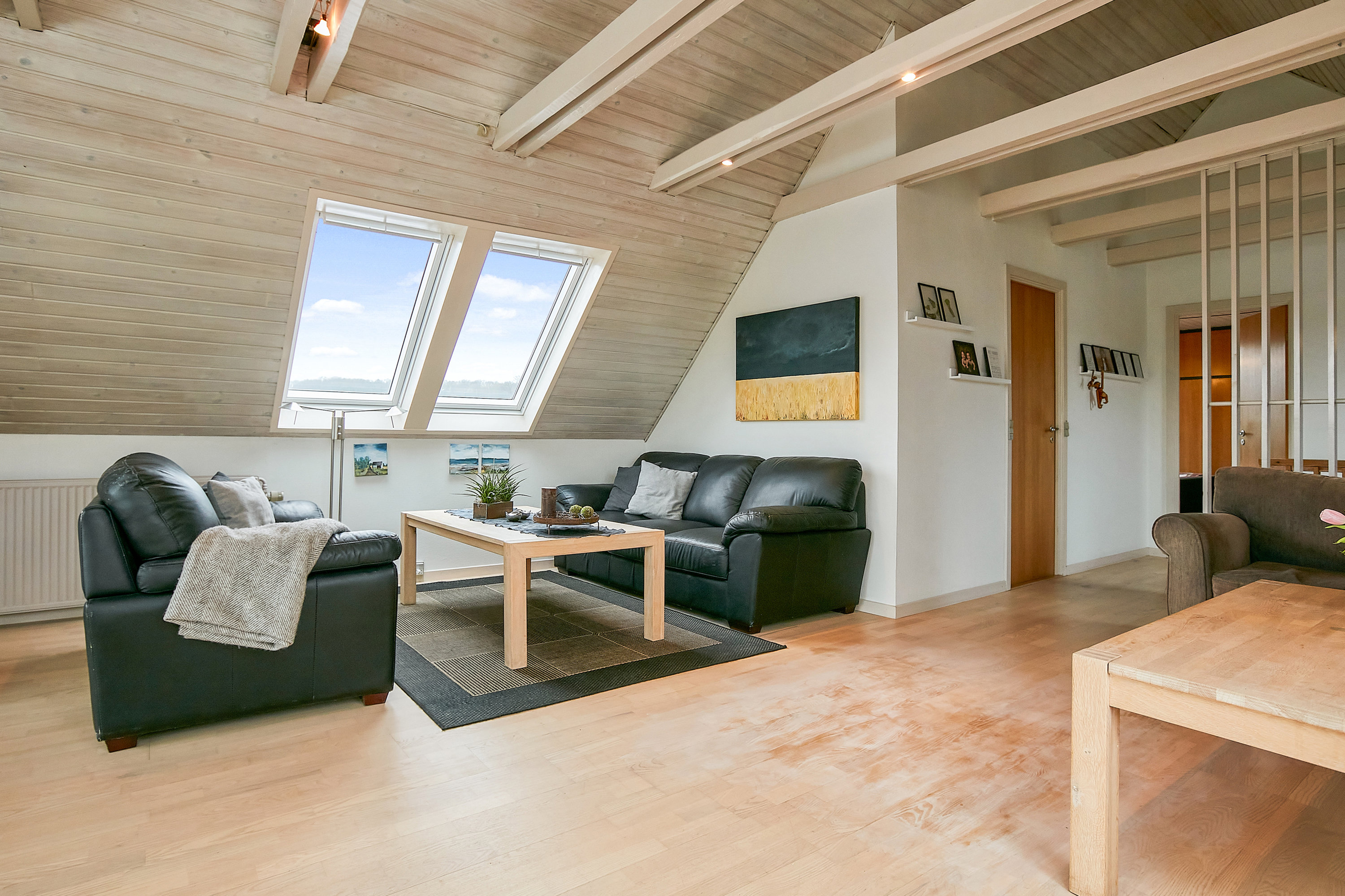 Fremhævet stue 1. sal billede i fuldskærmstilstand. Billede af Søndervænget 73, 8732 Hovedgård