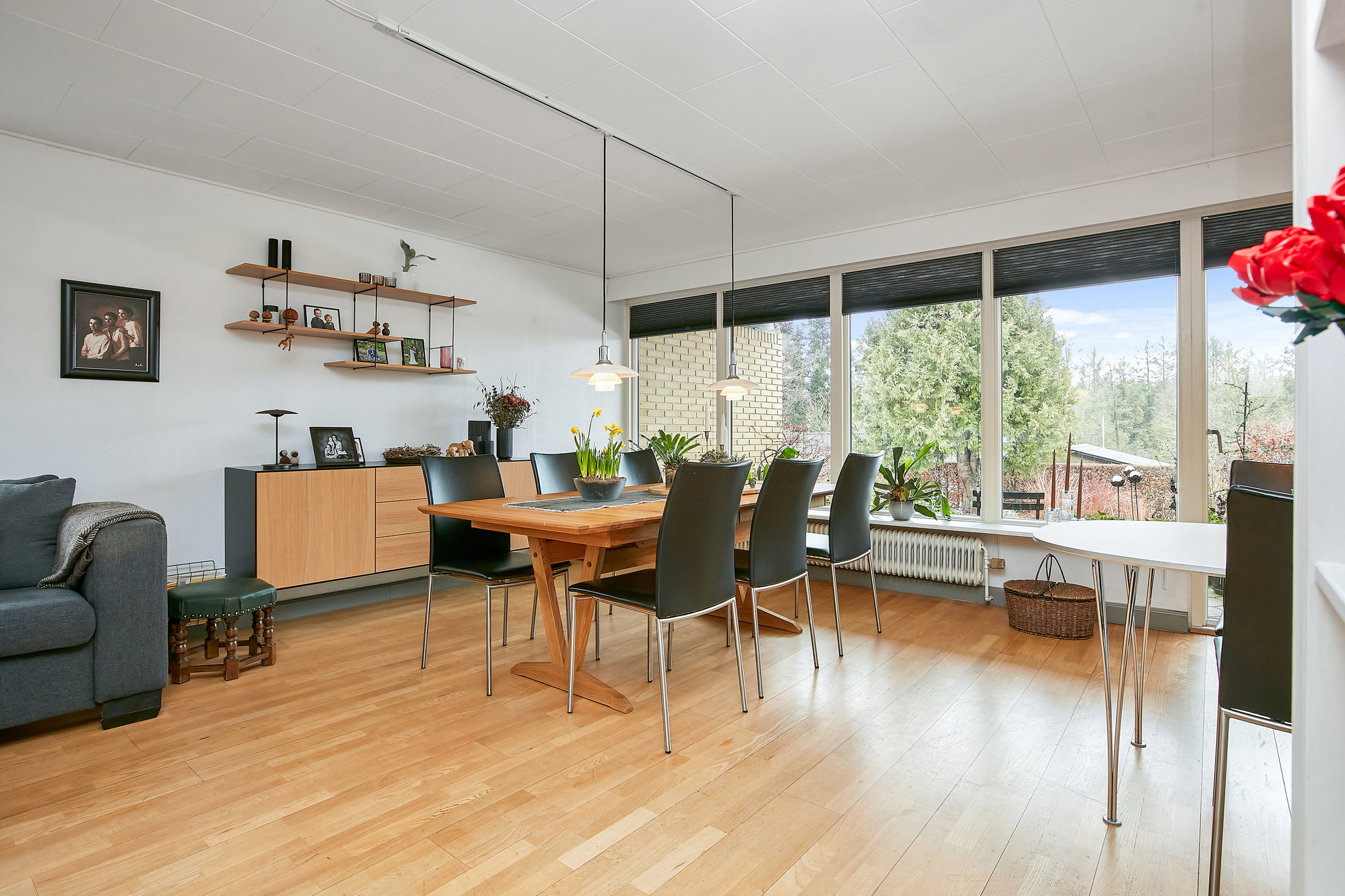 Fremhævet stue billede i fuldskærmstilstand. Billede af Søndervænget 73, 8732 Hovedgård