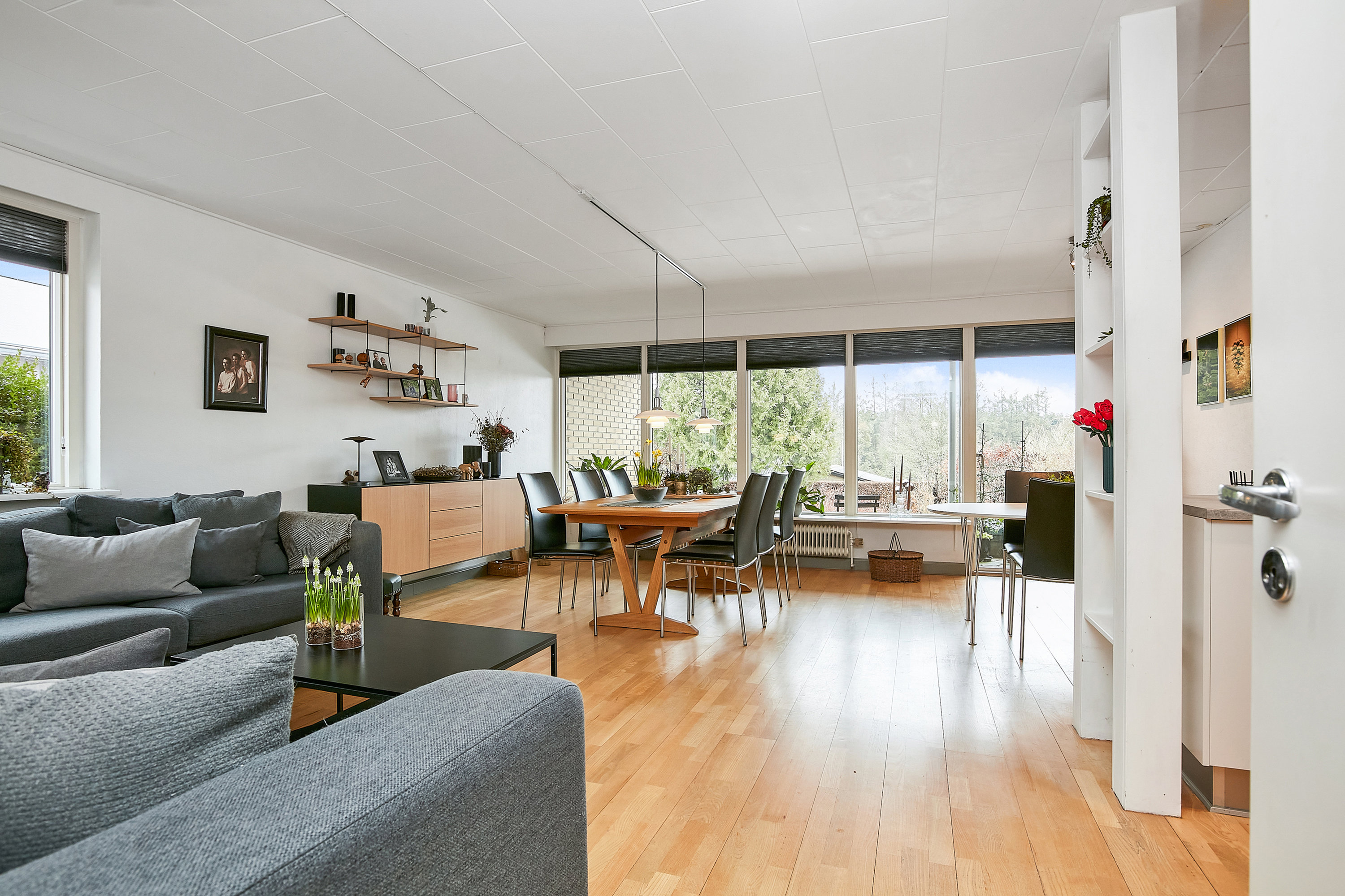 Miniaturebillede 2: stue. Billede af Søndervænget 73, 8732 Hovedgård