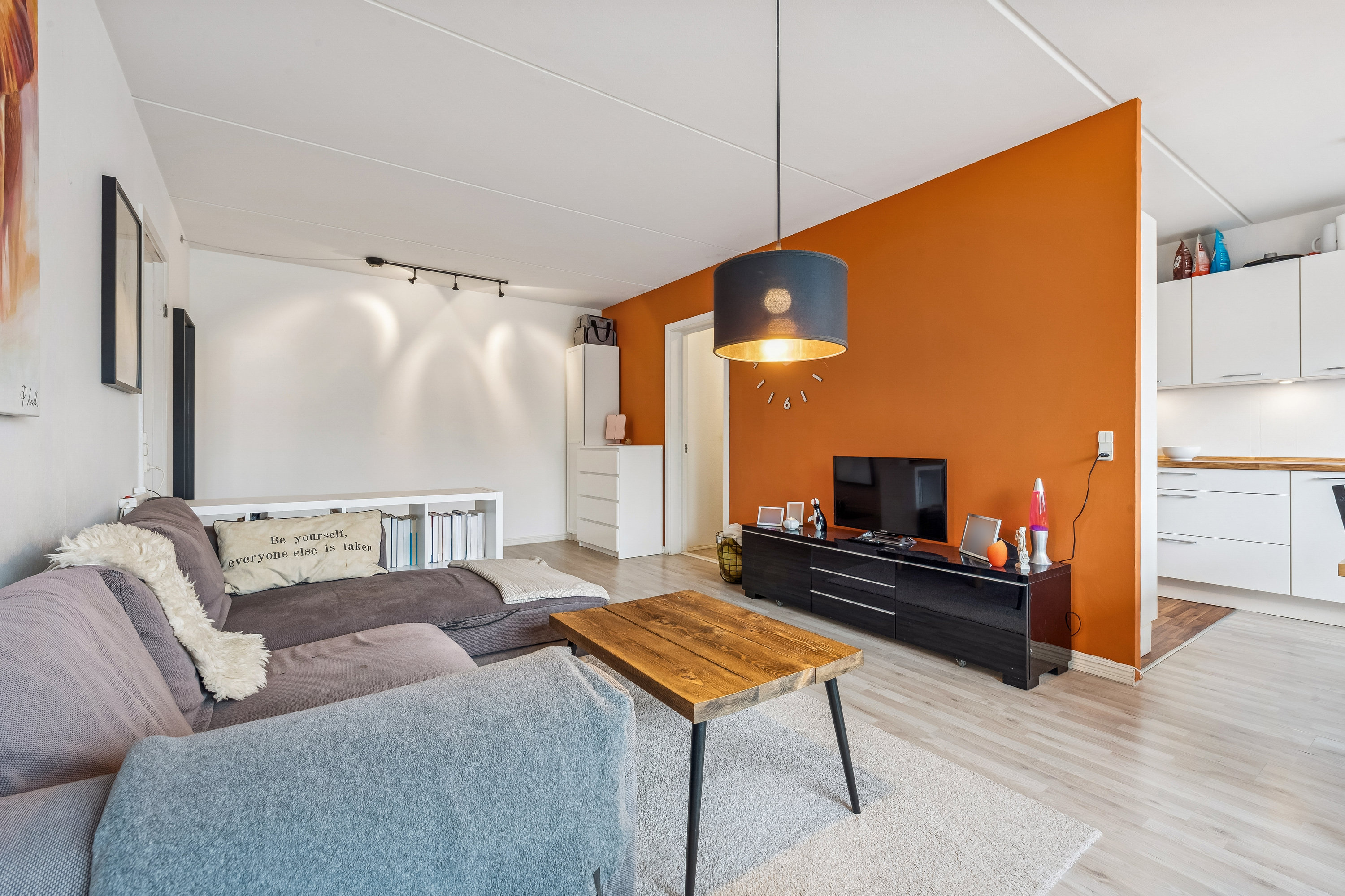 Fremhævet stue billede i fuldskærmstilstand. Billede af Eremitageparken 329, st.. b., 2800 Kongens Lyngby