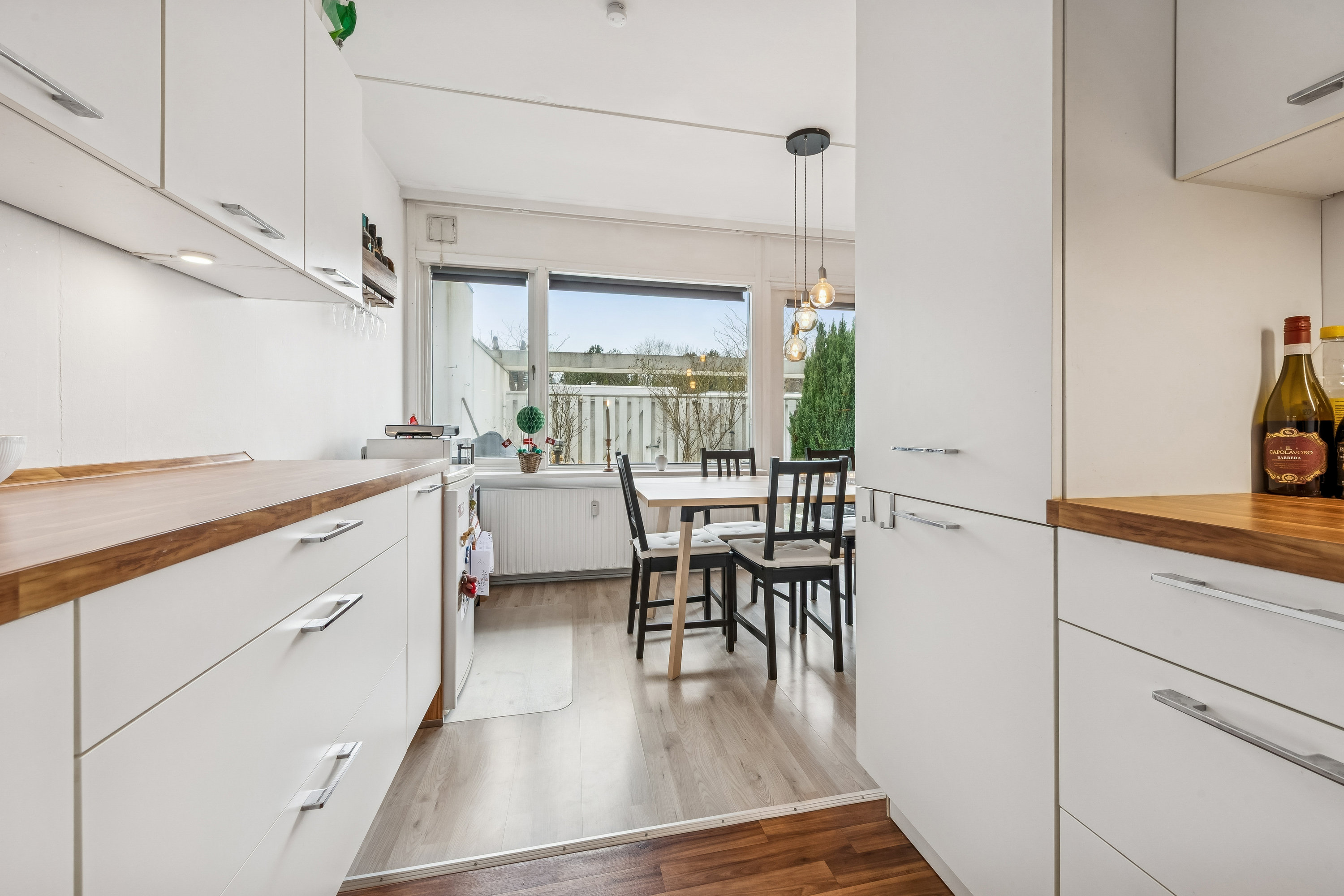 Fremhævet køkken billede i fuldskærmstilstand. Billede af Eremitageparken 329, st.. b., 2800 Kongens Lyngby