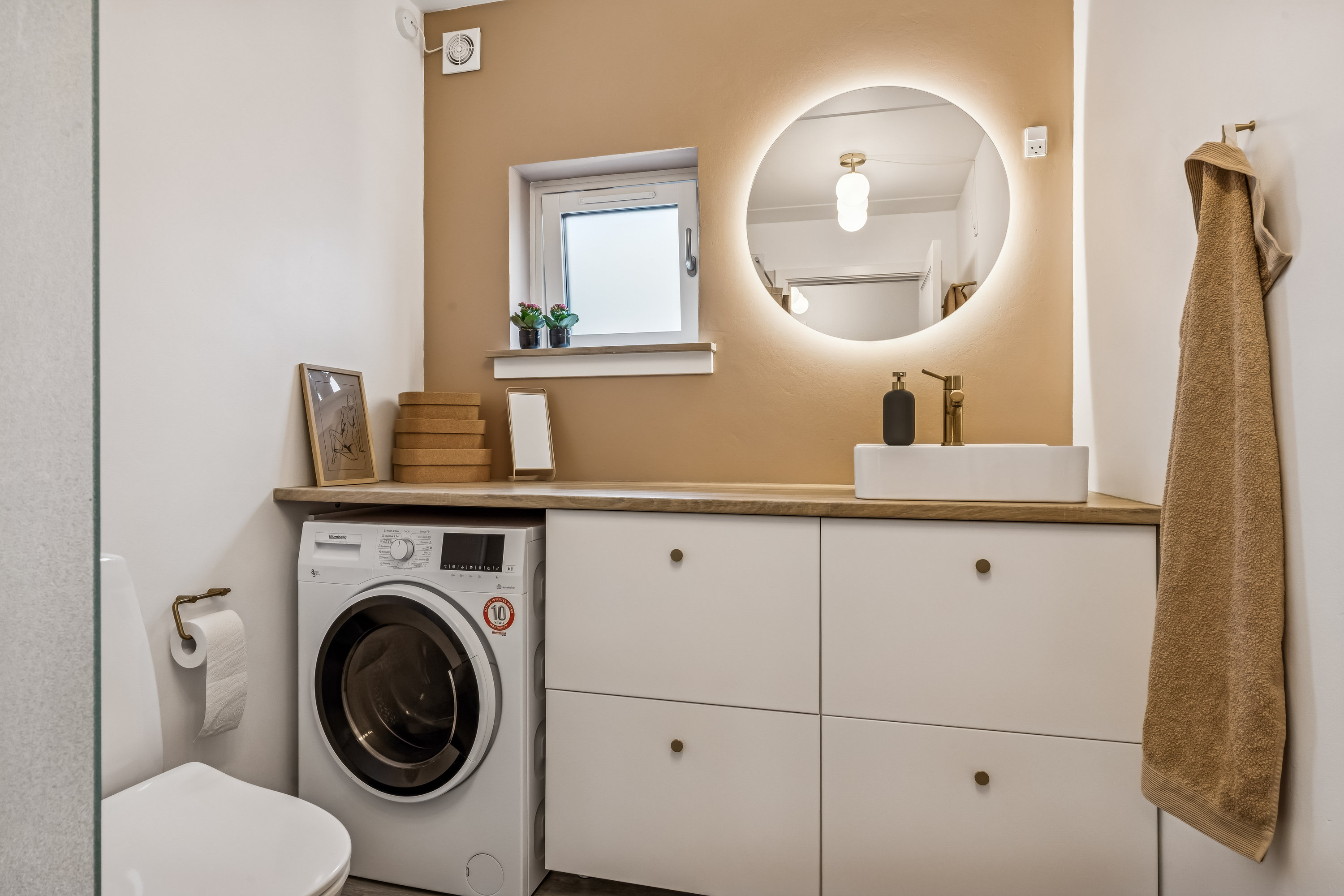 Fremhævet badeværelse billede i fuldskærmstilstand. Billede af Sønderbro 4C, 2. th., 9000 Aalborg