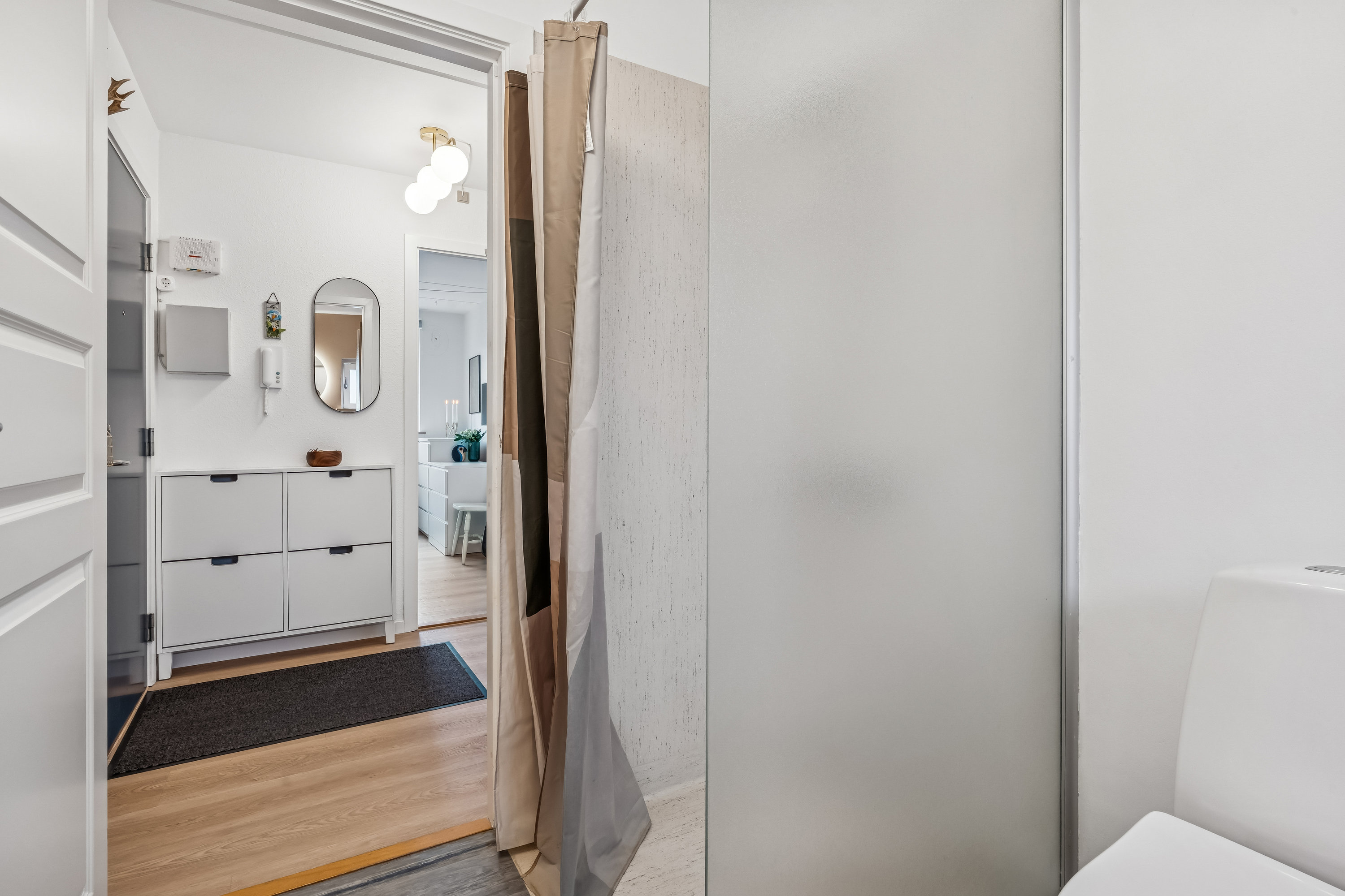 Fremhævet badeværelse billede i fuldskærmstilstand. Billede af Sønderbro 4C, 2. th., 9000 Aalborg