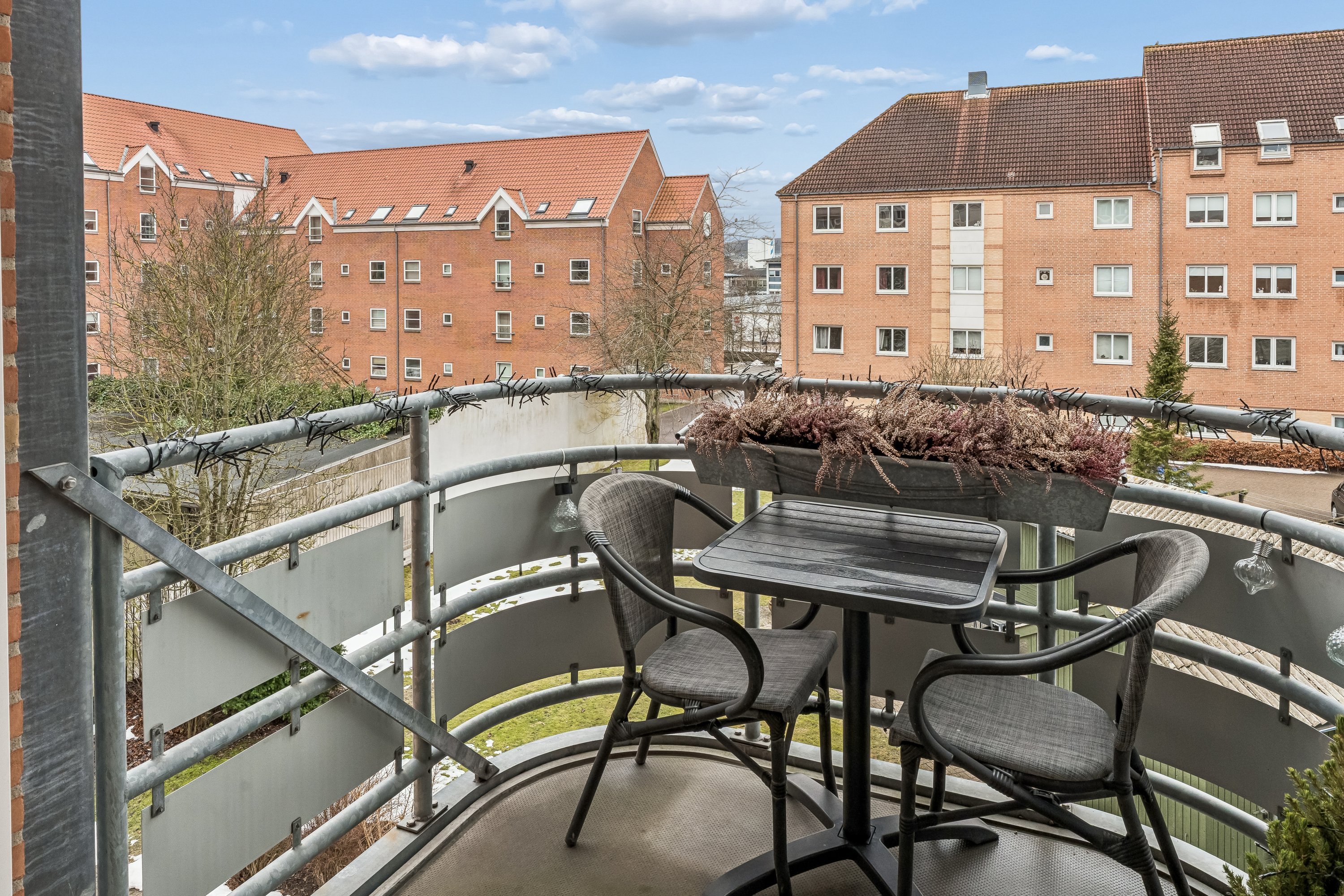 Fremhævet altan billede i fuldskærmstilstand. Billede af Sønderbro 4C, 2. th., 9000 Aalborg