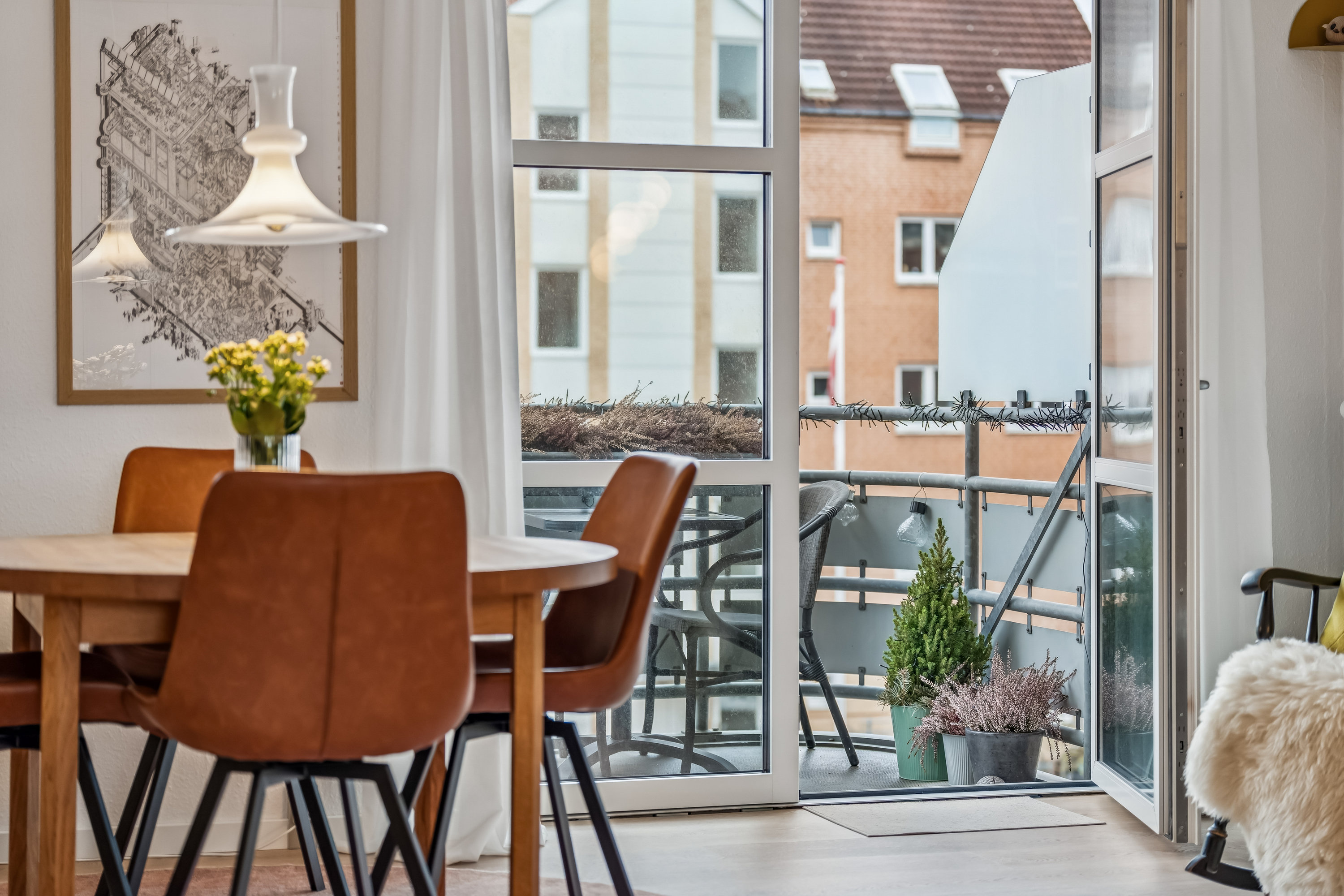 Fremhævet stue billede i fuldskærmstilstand. Billede af Sønderbro 4C, 2. th., 9000 Aalborg