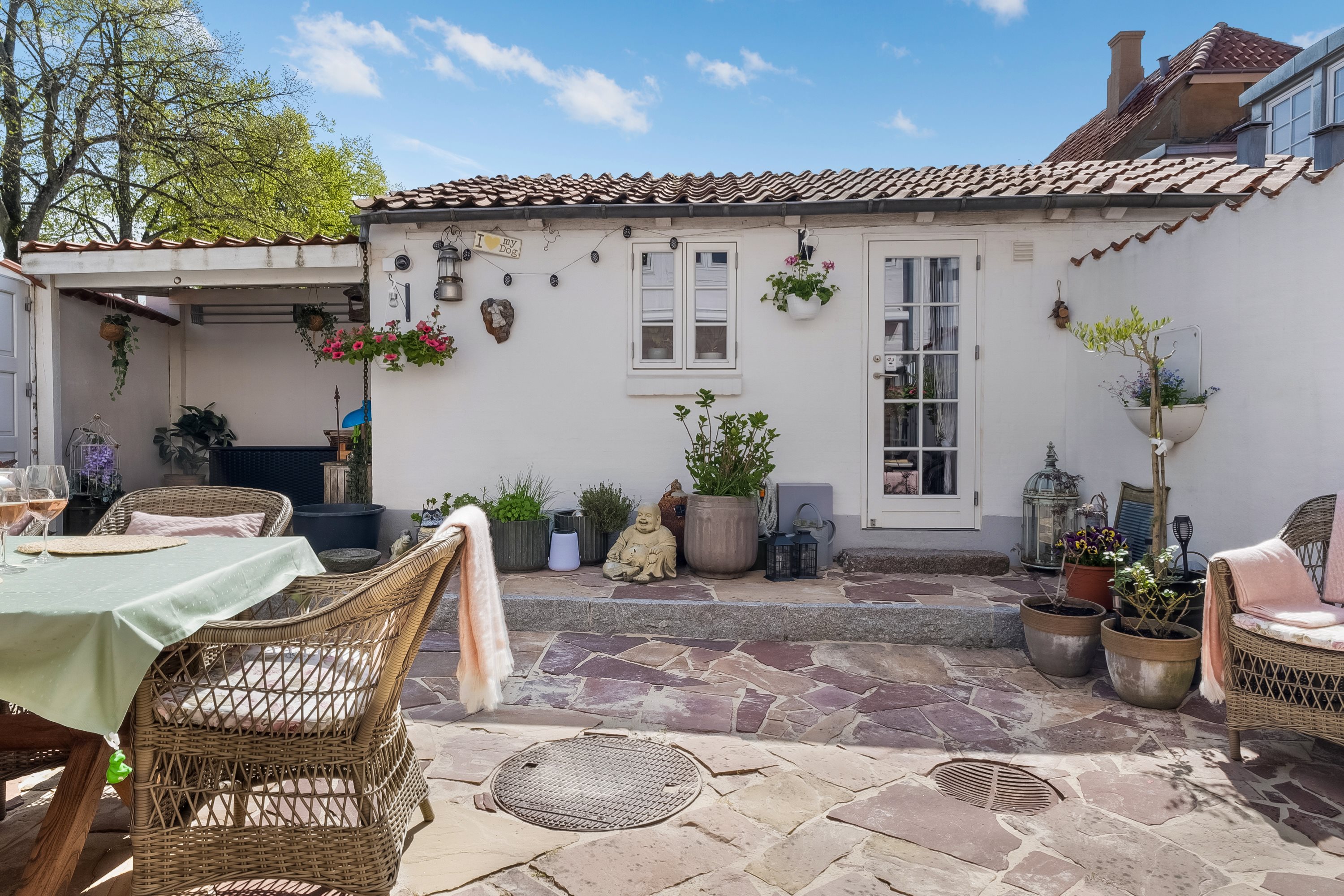 Fremhævet gårdmiljø billede i fuldskærmstilstand. Billede af Ramsherred 19, 5000 Odense C