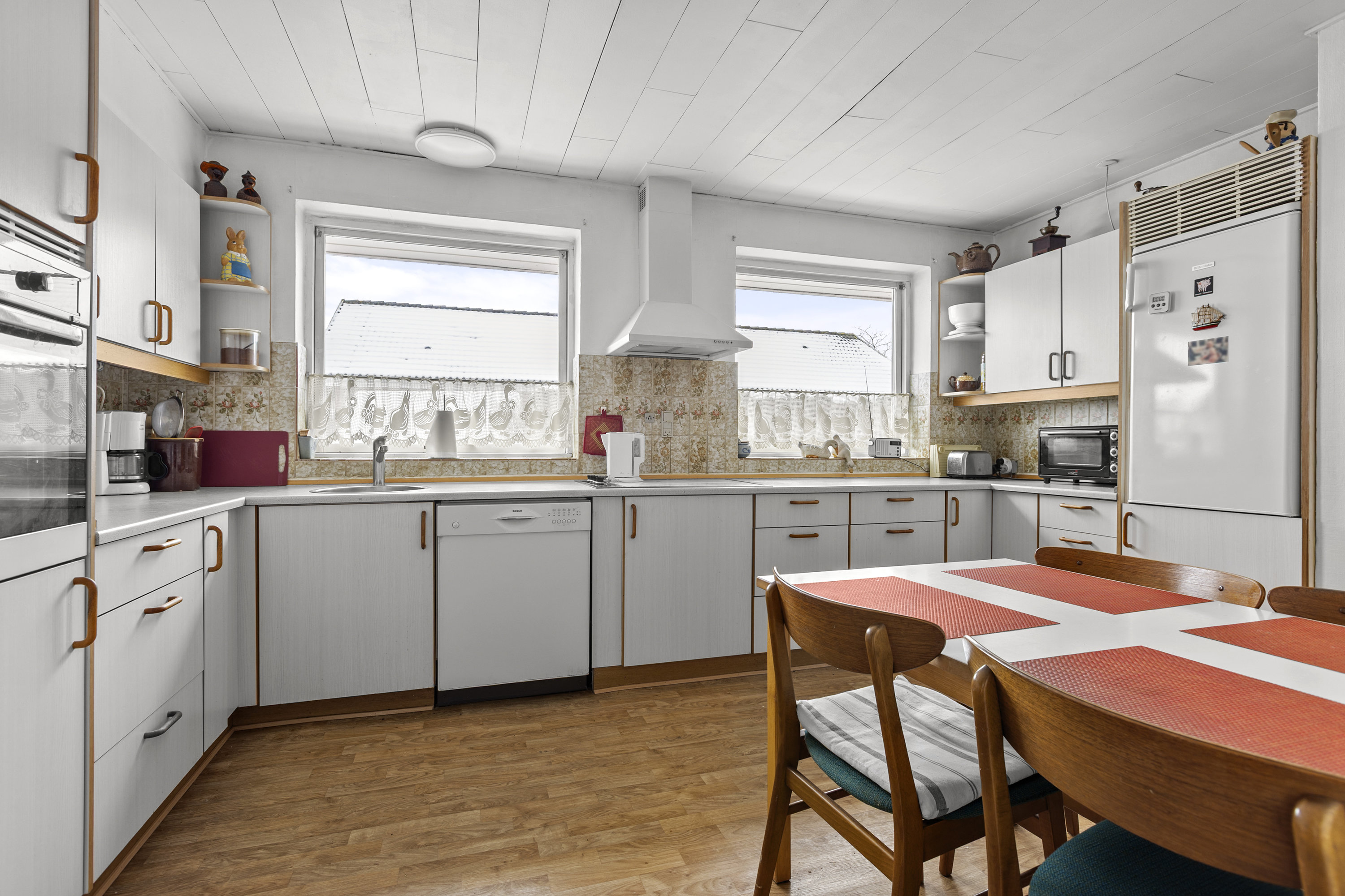 Fremhævet køkken billede i fuldskærmstilstand. Billede af Romsøvej 1, 4200 Slagelse