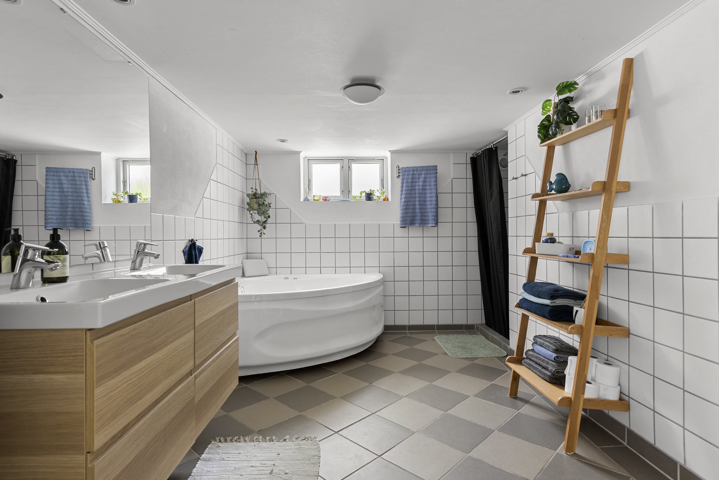 Fremhævet badeværelse billede i fuldskærmstilstand. Billede af Vibevej 14, 4200 Slagelse