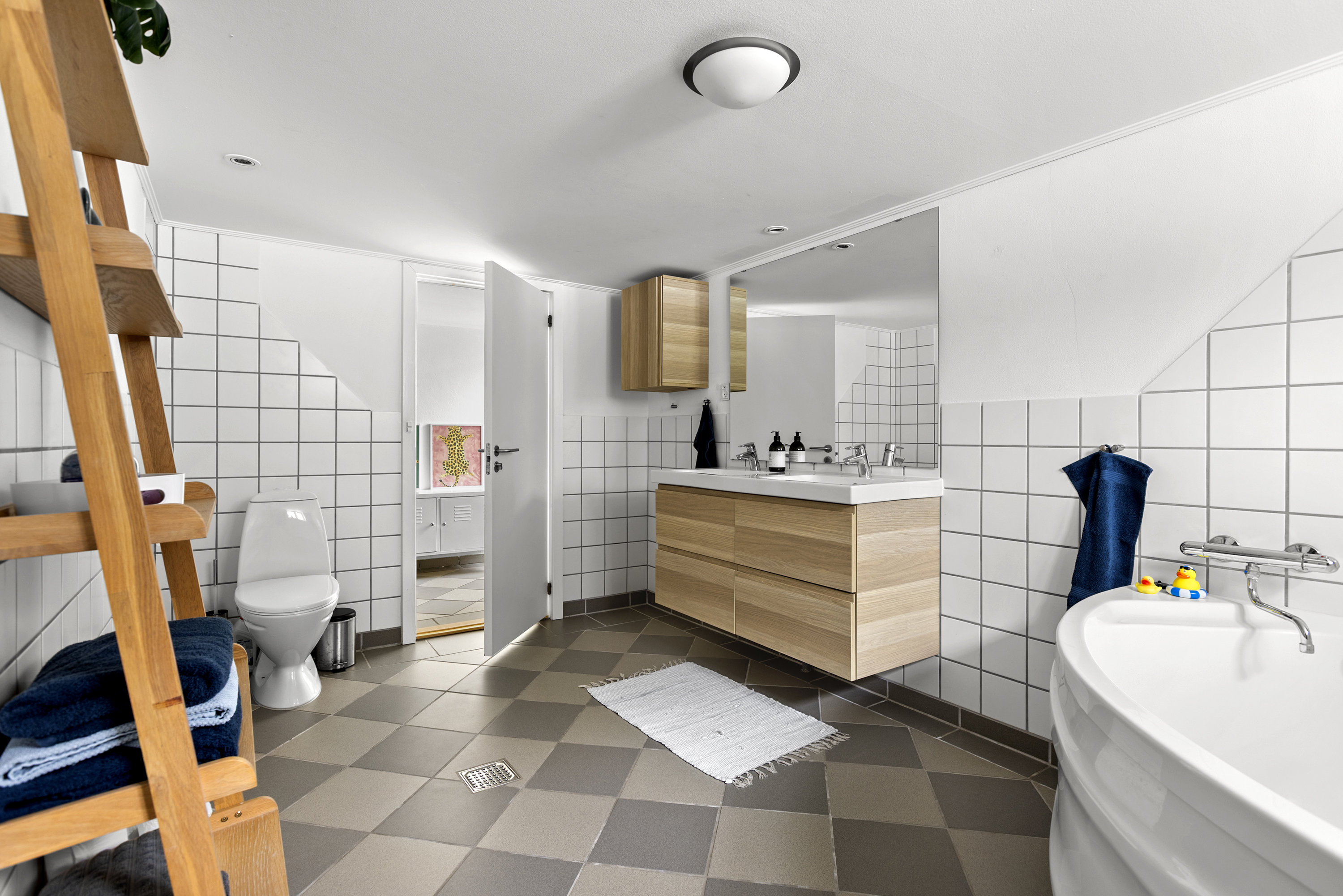 Fremhævet badeværelse billede i fuldskærmstilstand. Billede af Vibevej 14, 4200 Slagelse