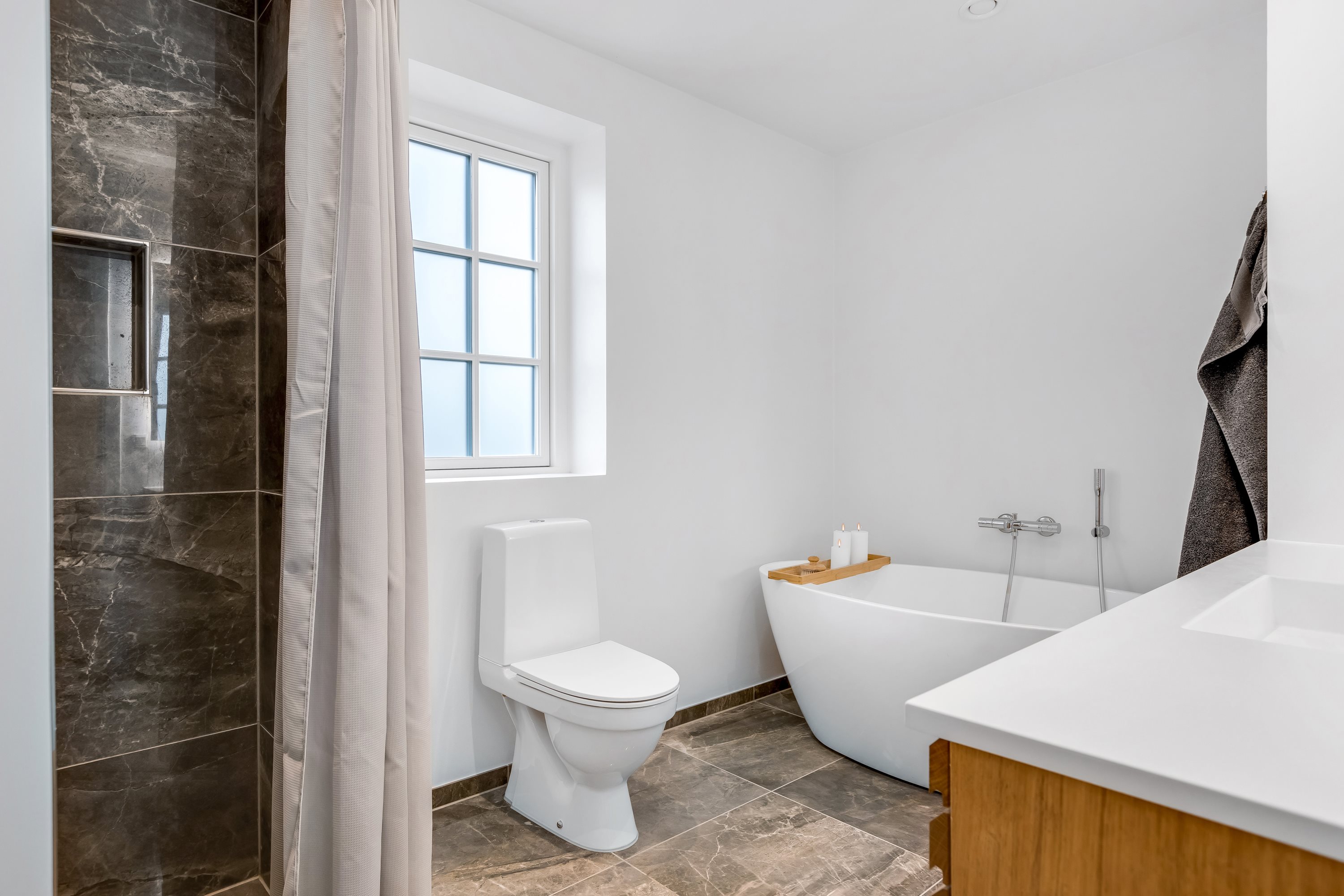 Fremhævet badeværelse billede i fuldskærmstilstand. Billede af Binningebækken 38, Benløse, 4100 Ringsted