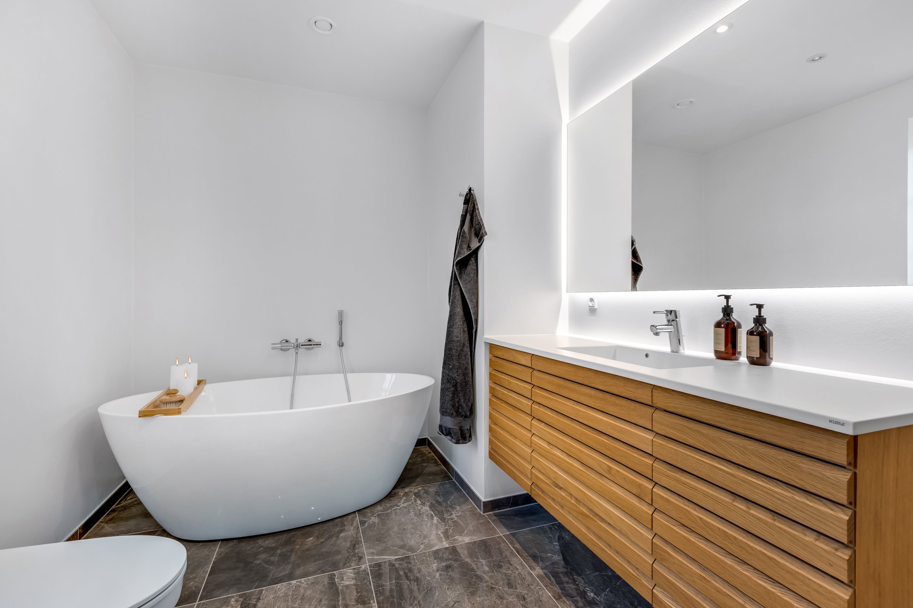 Fremhævet badeværelse billede i fuldskærmstilstand. Billede af Binningebækken 38, Benløse, 4100 Ringsted