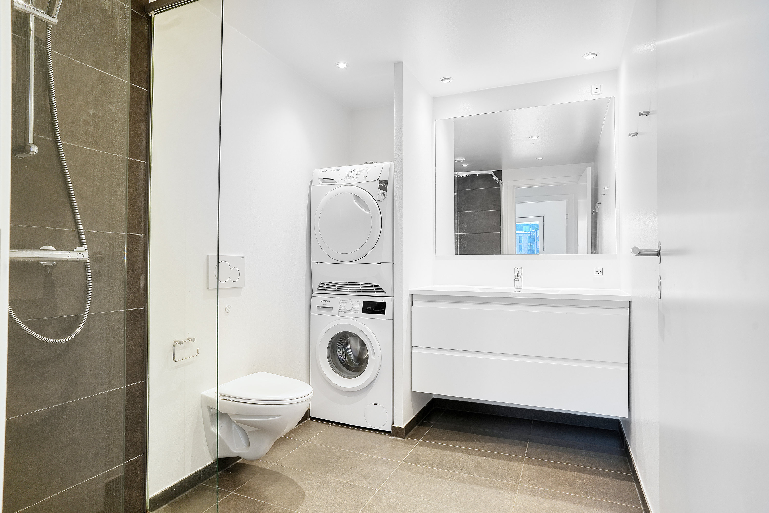 Fremhævet badeværelse billede i fuldskærmstilstand. Billede af Valby Maskinfabriksvej 15, 2. th., 2500 Valby