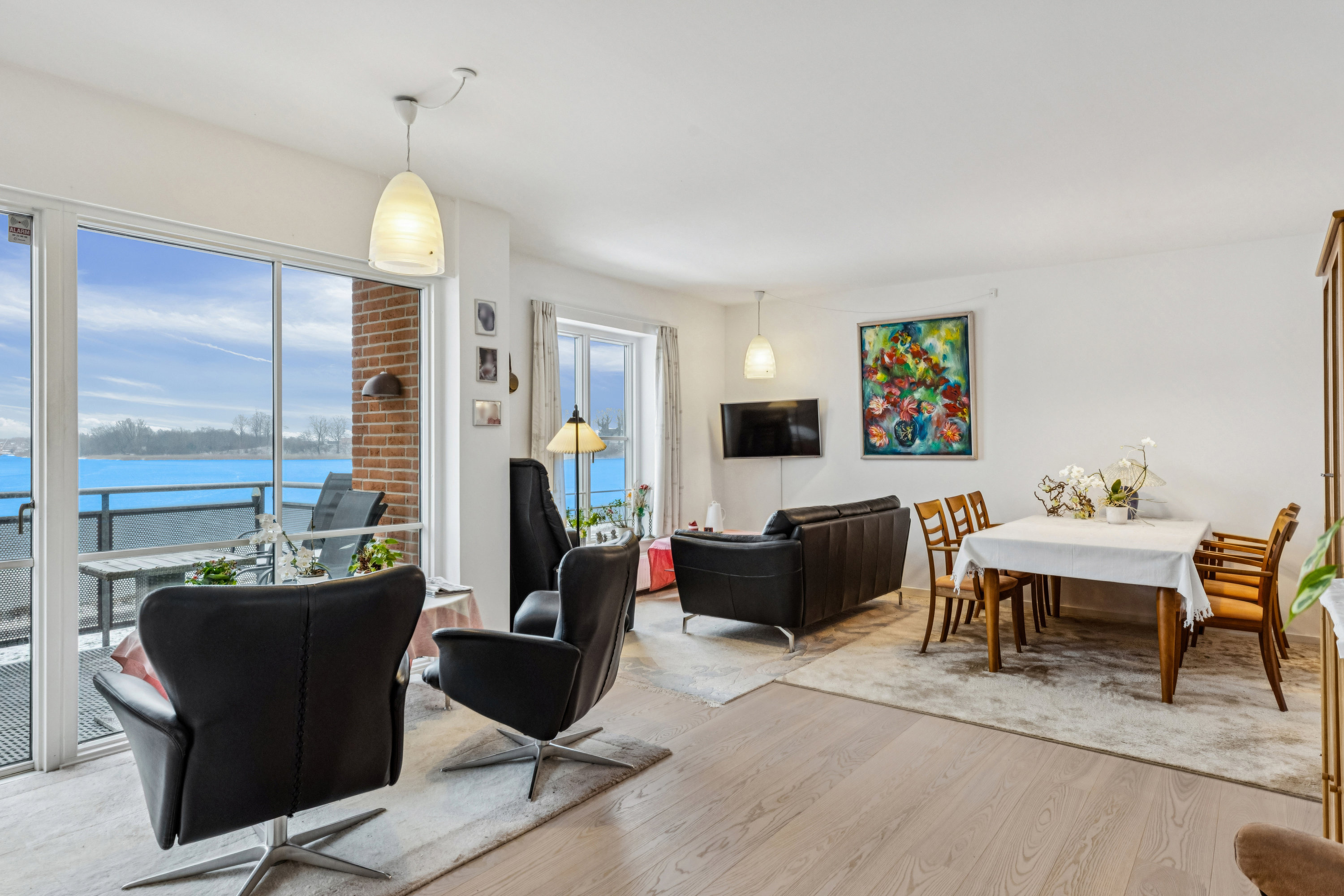 Fremhævet stue billede i fuldskærmstilstand. Billede af Kystvej 65, 1., 6300 Gråsten