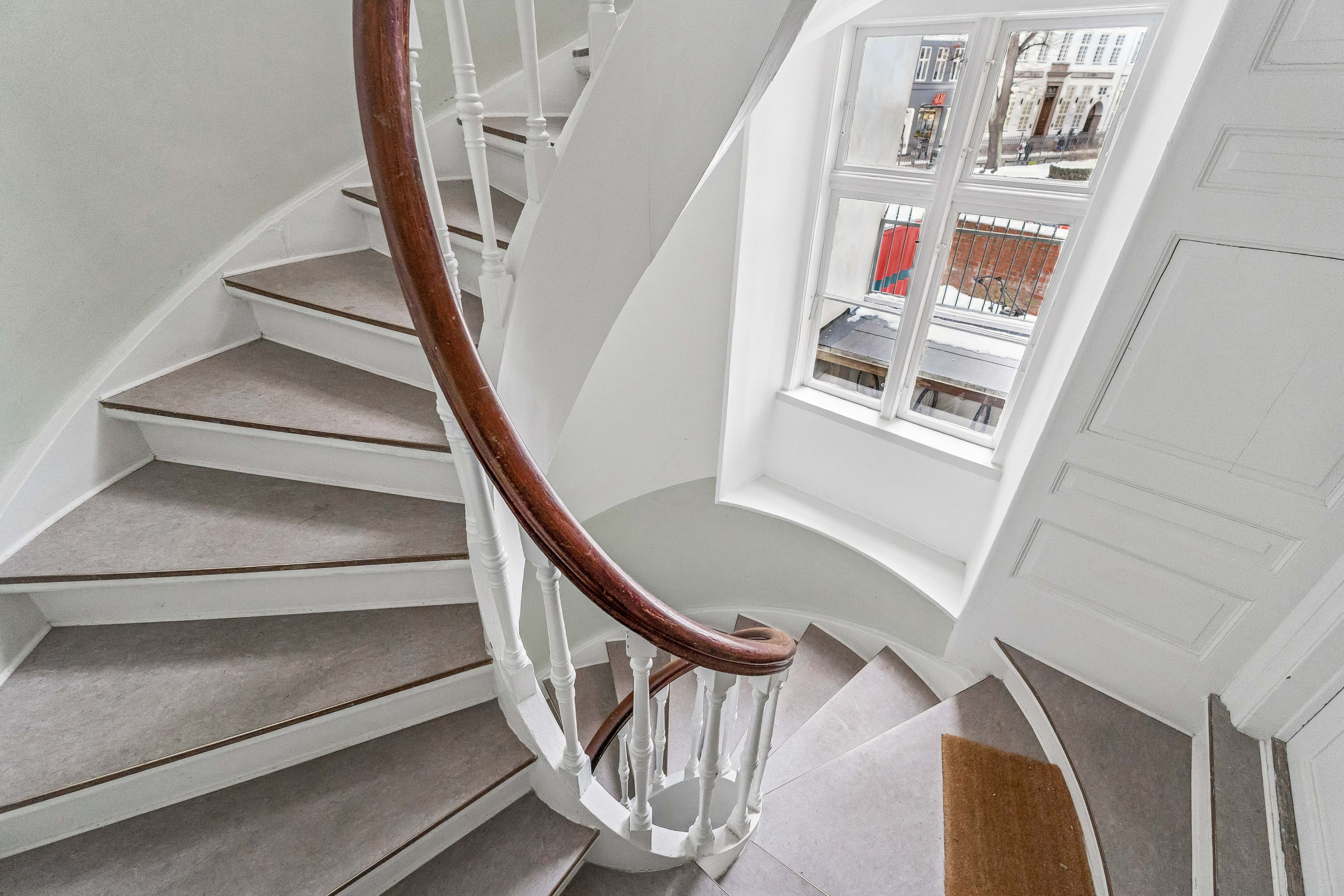 Fremhævet trappe billede i fuldskærmstilstand. Billede af Niels Hemmingsens Gade 3, 2. tv., 1153 København K