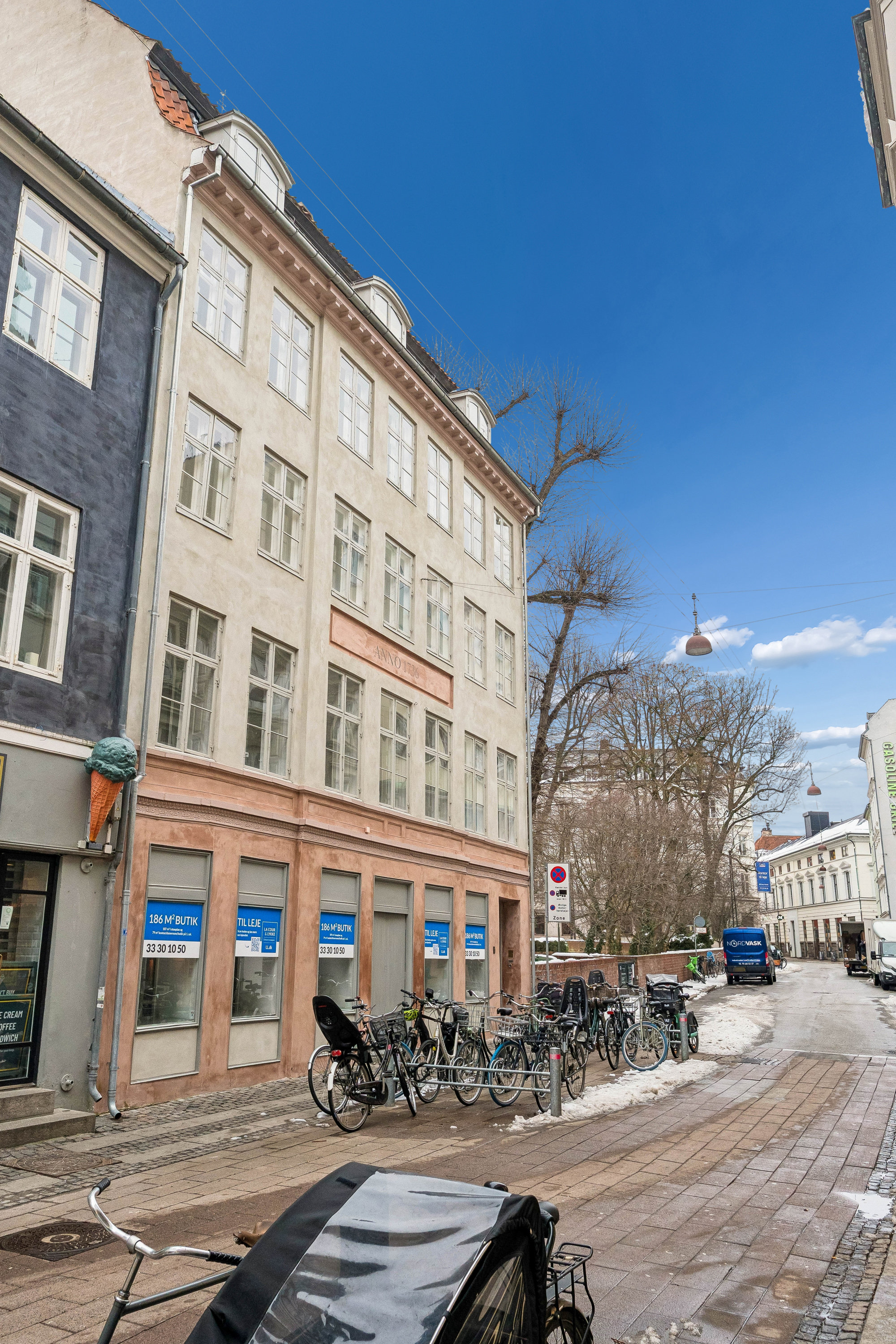 Fremhævet andet billede i fuldskærmstilstand. Billede af Niels Hemmingsens Gade 3, 2. tv., 1153 København K