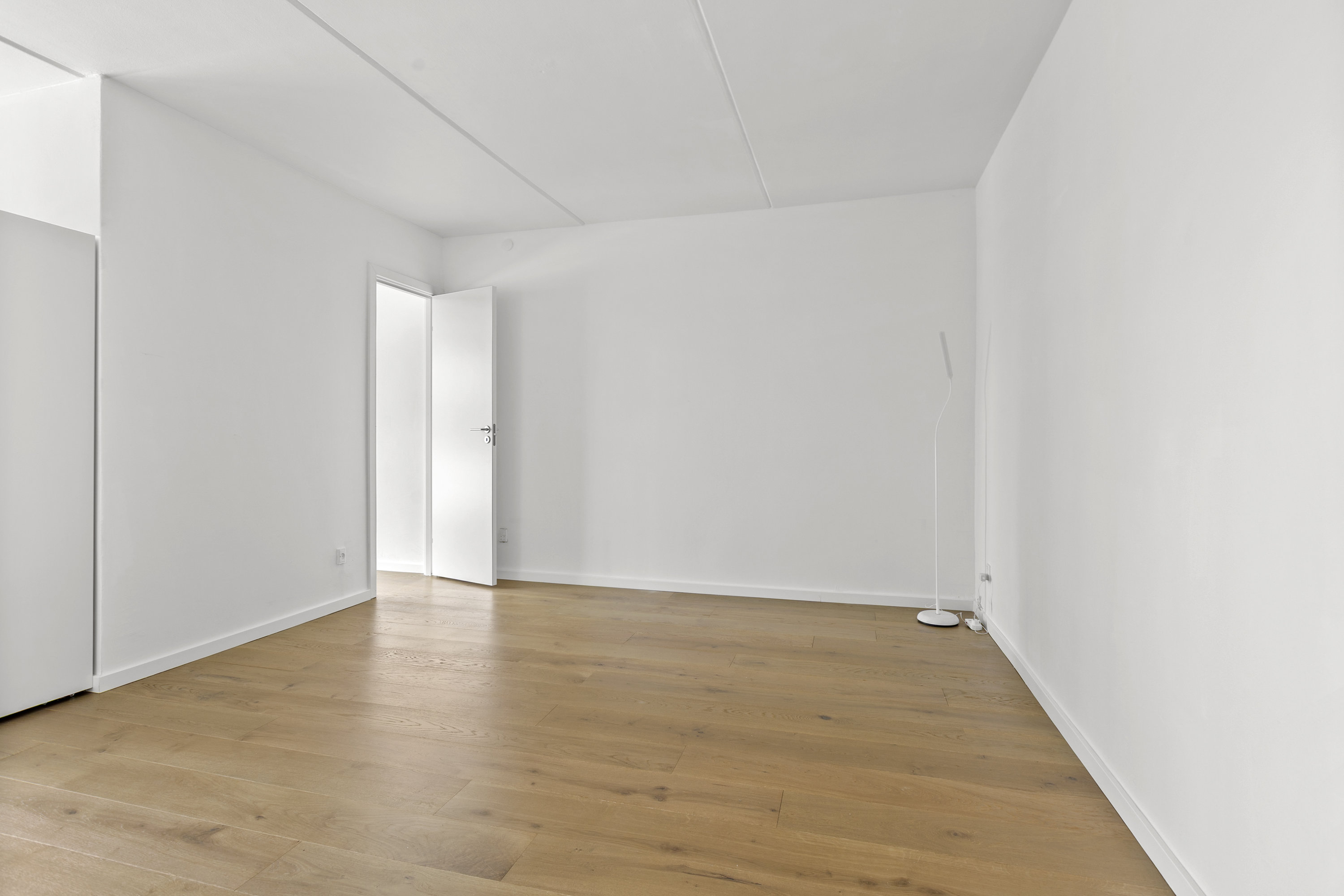 Fremhævet stue billede i fuldskærmstilstand. Billede af Ejboparken 47, st.. mf., 4000 Roskilde