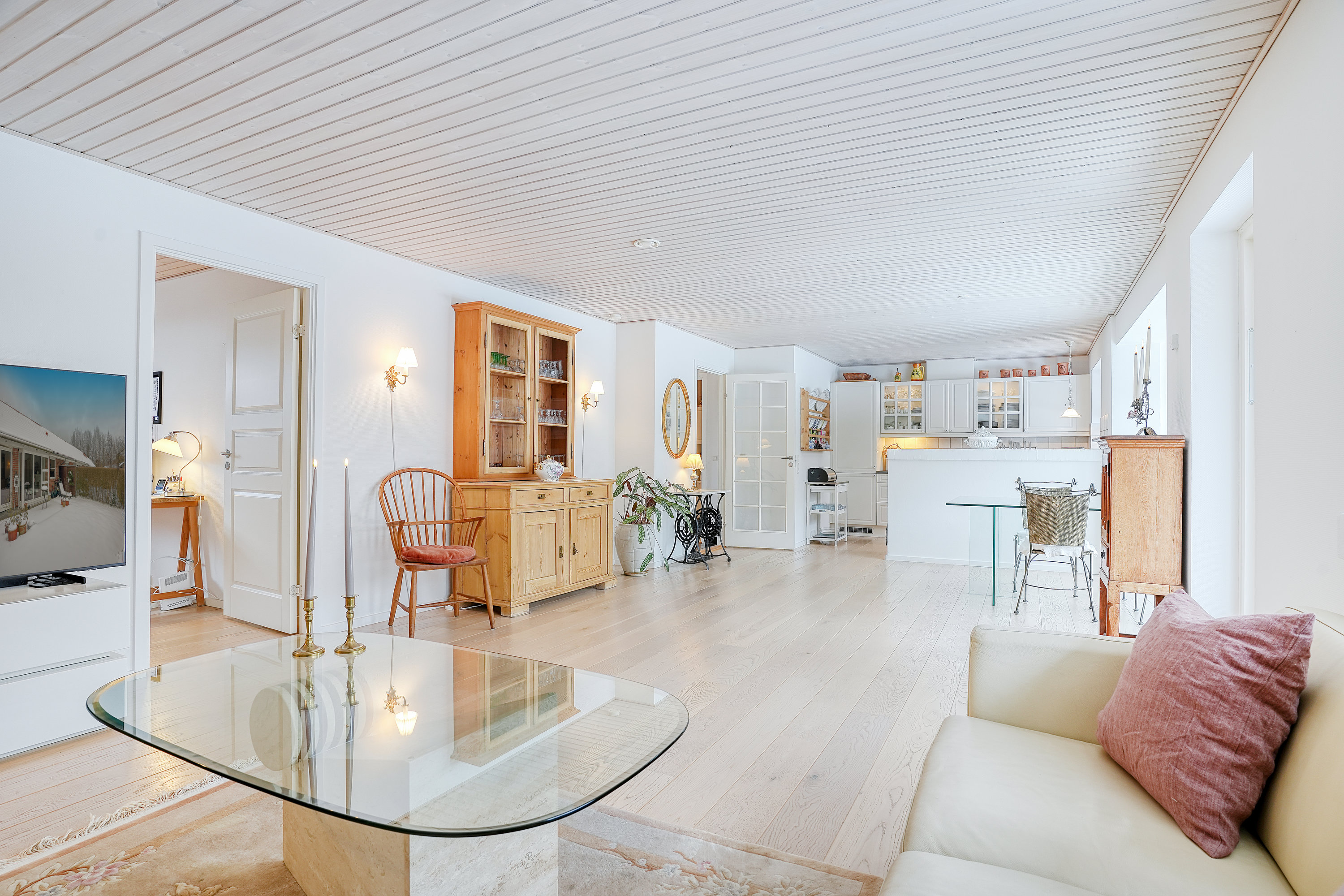 Fremhævet stue billede i fuldskærmstilstand. Billede af Rolighedsparken 42, 3060 Espergærde