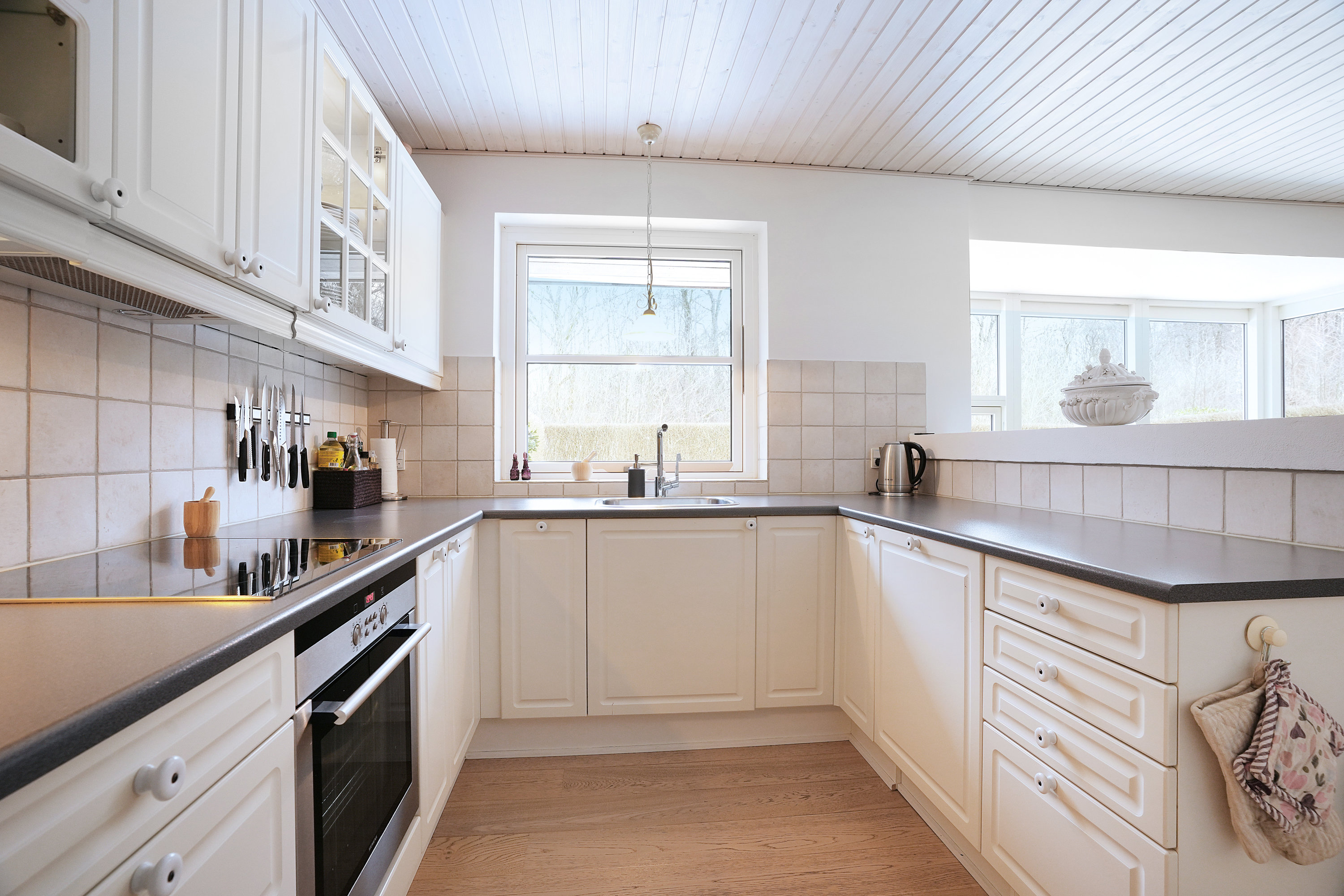 Fremhævet køkken billede i fuldskærmstilstand. Billede af Rolighedsparken 42, 3060 Espergærde