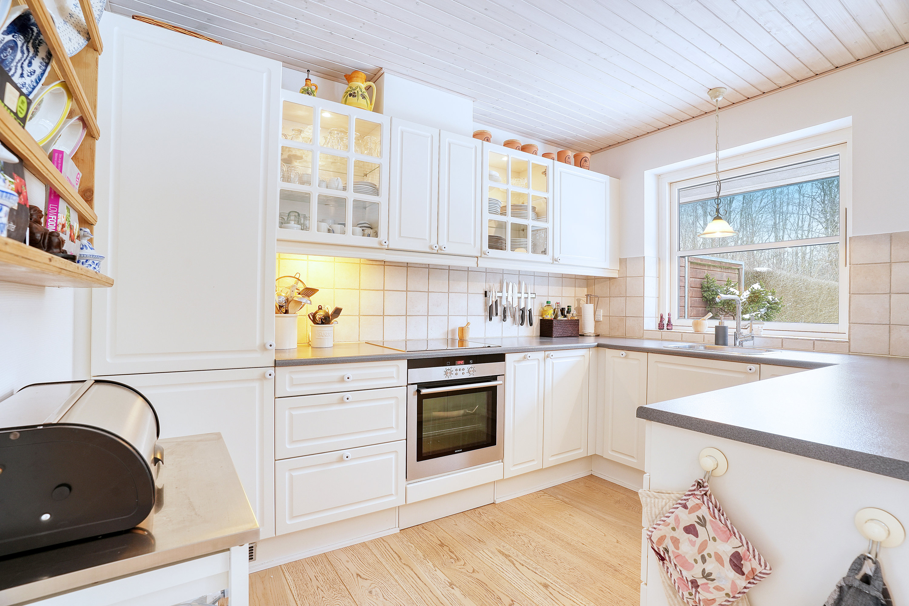 Fremhævet køkken billede i fuldskærmstilstand. Billede af Rolighedsparken 42, 3060 Espergærde