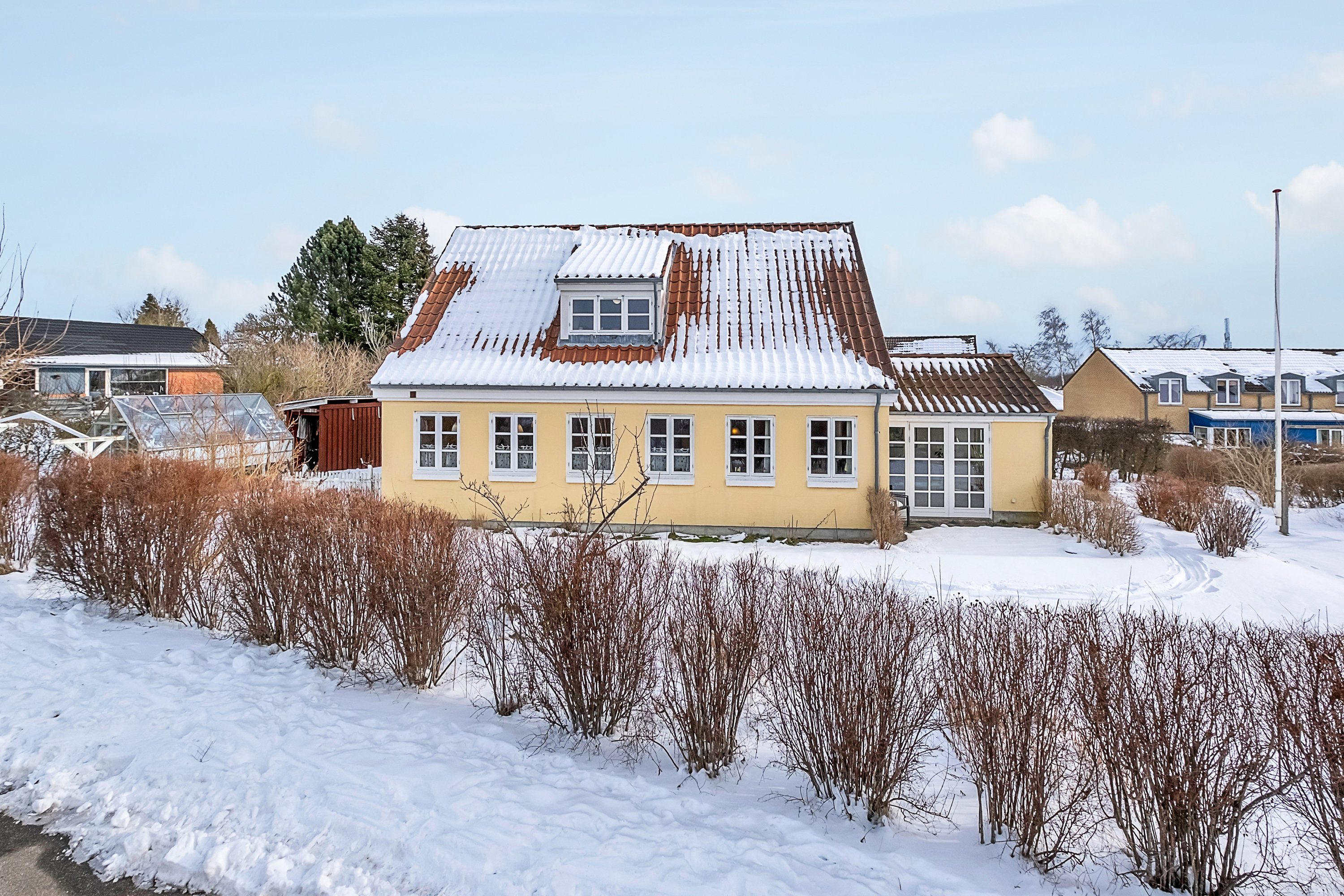 Fremhævet facade billede i fuldskærmstilstand. Billede af Sensommervej 133, 8530 Hjortshøj