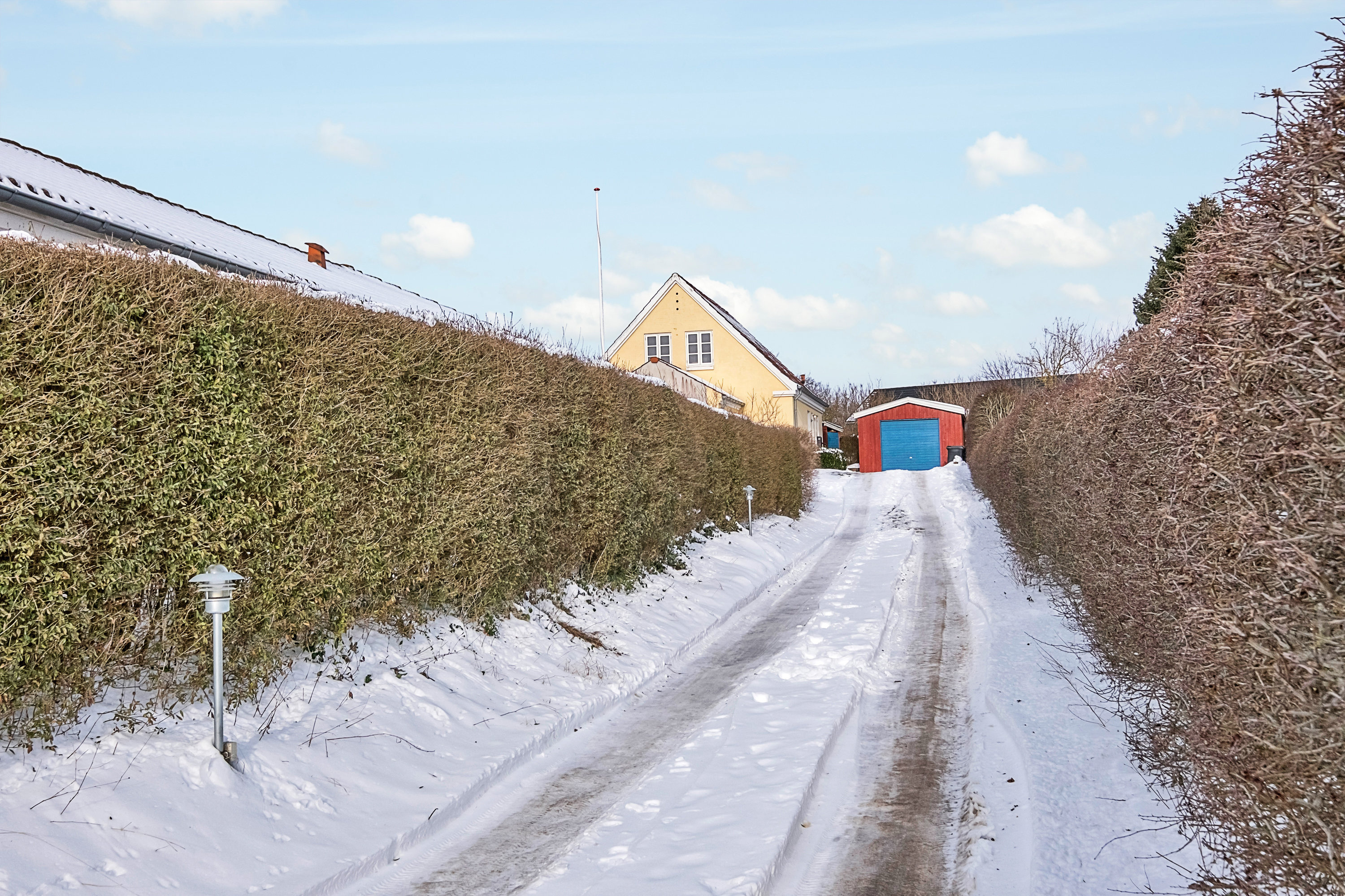 Fremhævet indkørsel billede i fuldskærmstilstand. Billede af Sensommervej 133, 8530 Hjortshøj