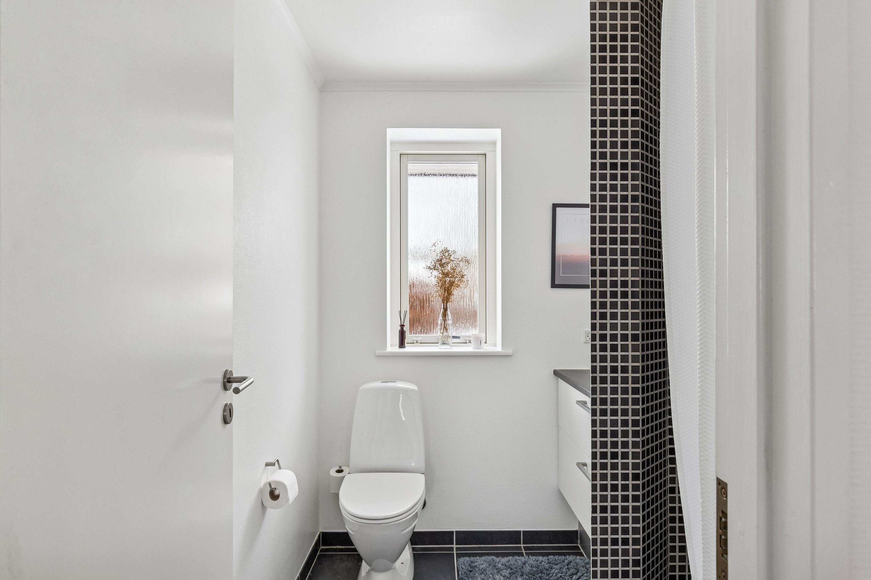 Fremhævet badeværelse billede i fuldskærmstilstand. Billede af Dyrhøj 9, 6300 Gråsten