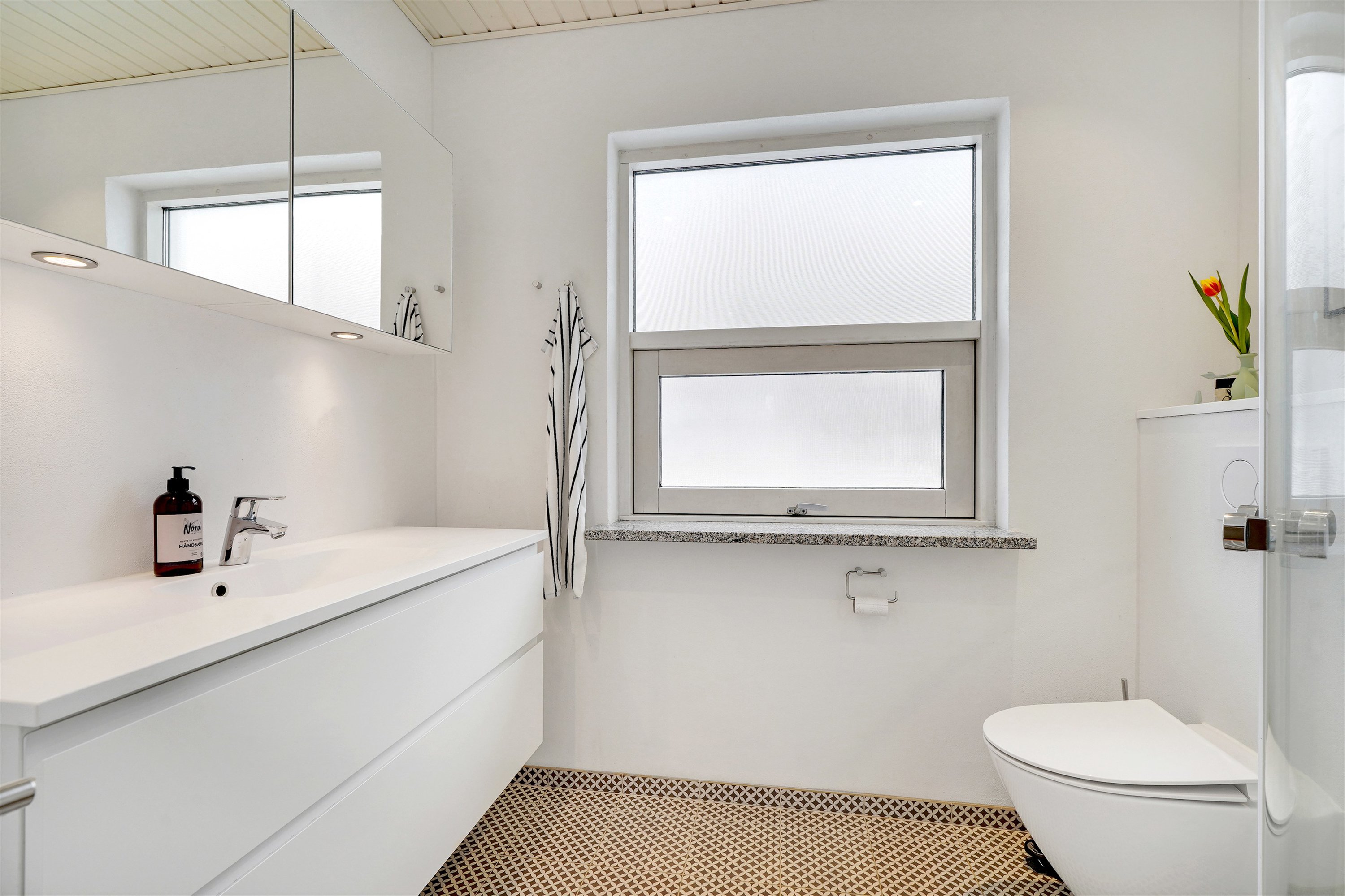 Fremhævet badeværelse billede i fuldskærmstilstand. Billede af Skovparken 410, 7190 Billund